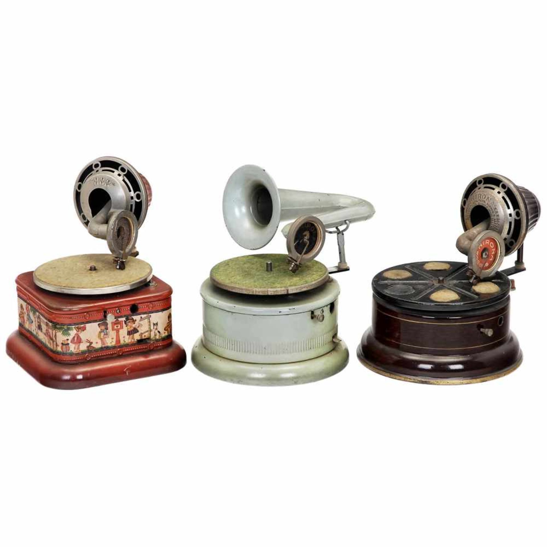 3 Nirona Toy Gramophones, c. 1930German gramophones by Nirona-Werke Nier & Ehmer, Beierfeld.