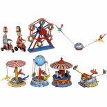 8 Kirmes-Karusselle und Zirkusspielzeuge, um 1950-70