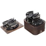 2 Schreibmaschinen