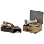 2 Spielzeug-Grammophone in Kofferform, um 1925