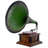 Grammophon mit großem Trichter, um 1910