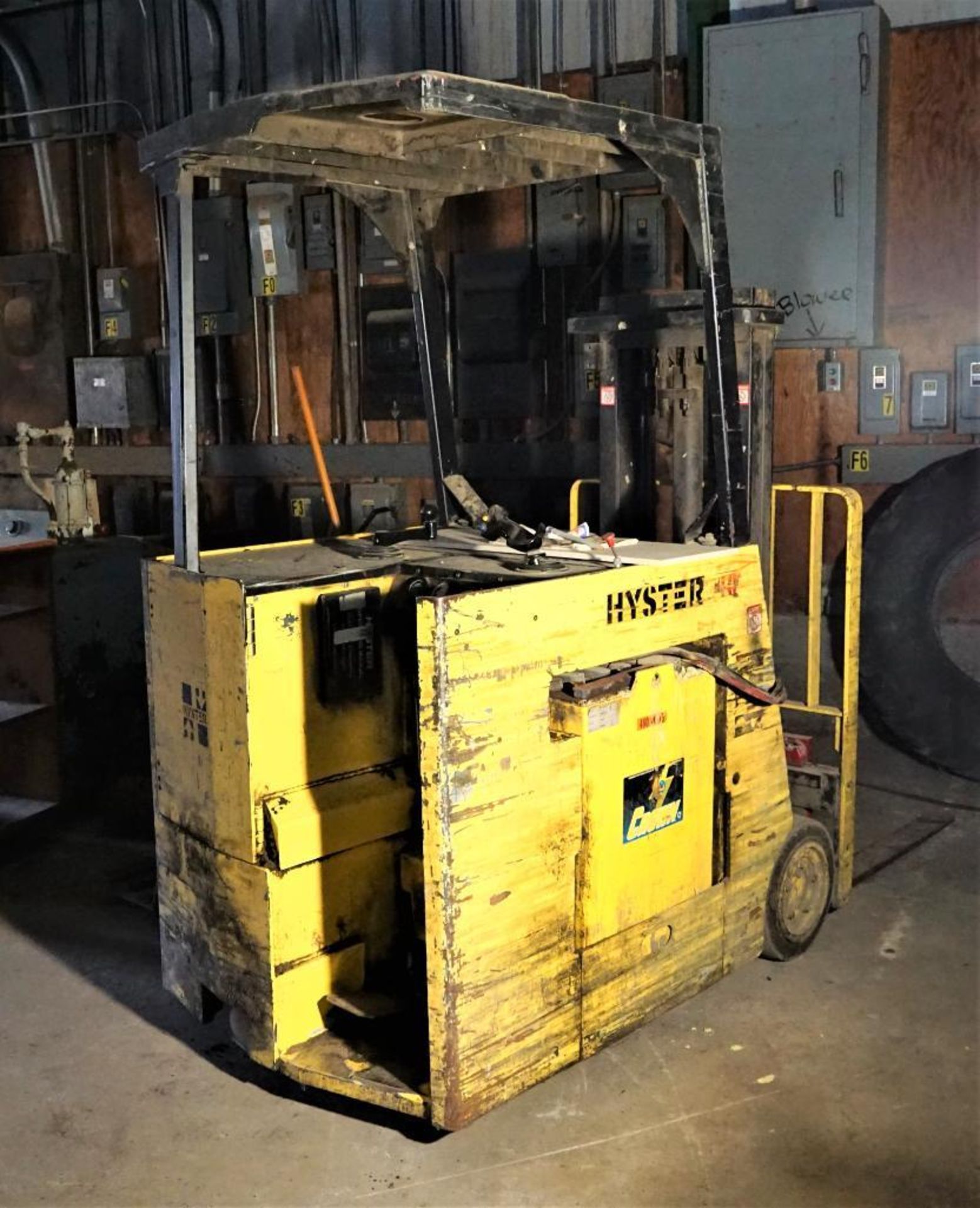 Hyster Electric Stand On Forklift