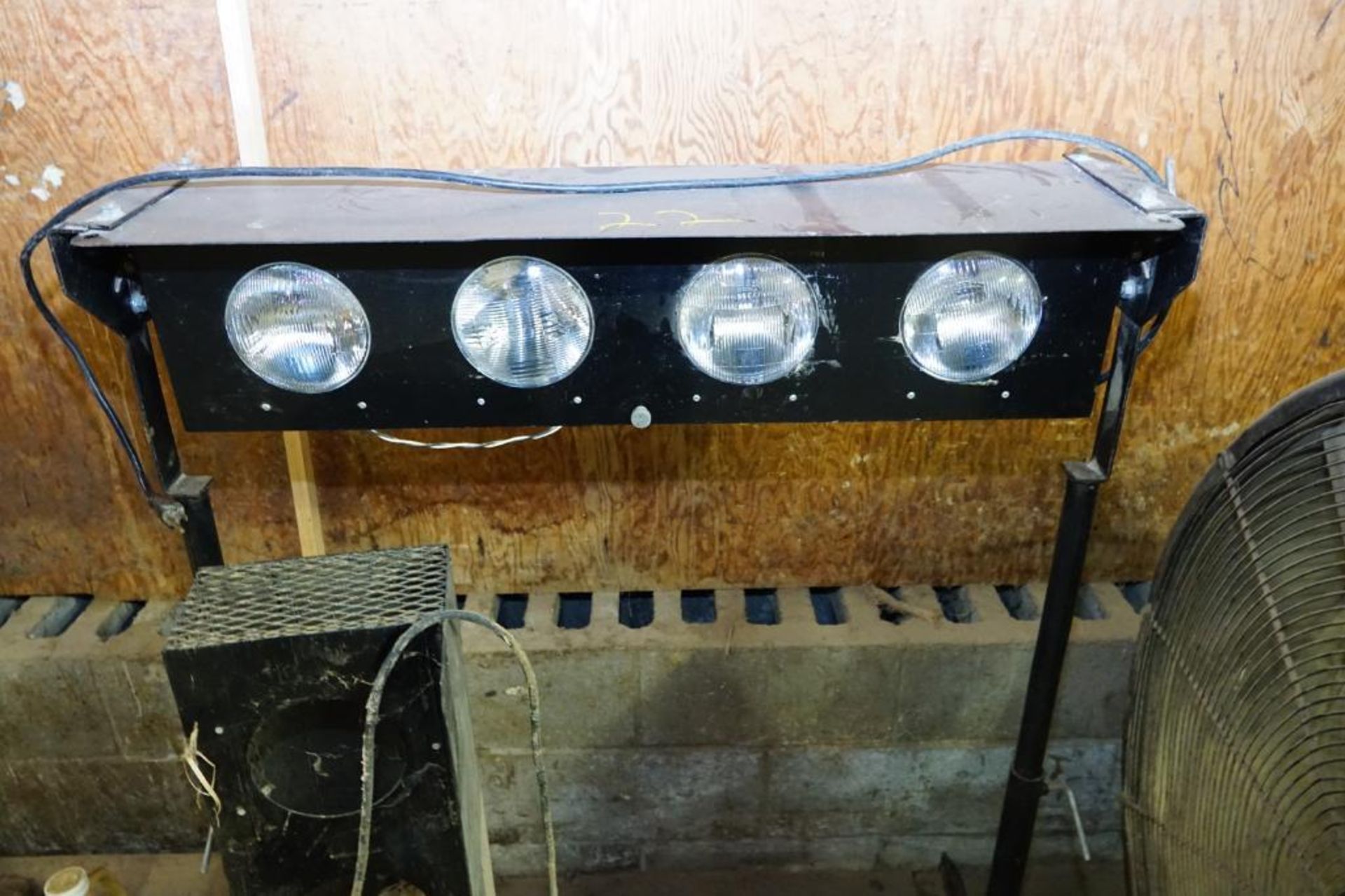 4 Bulb Inspection Light.