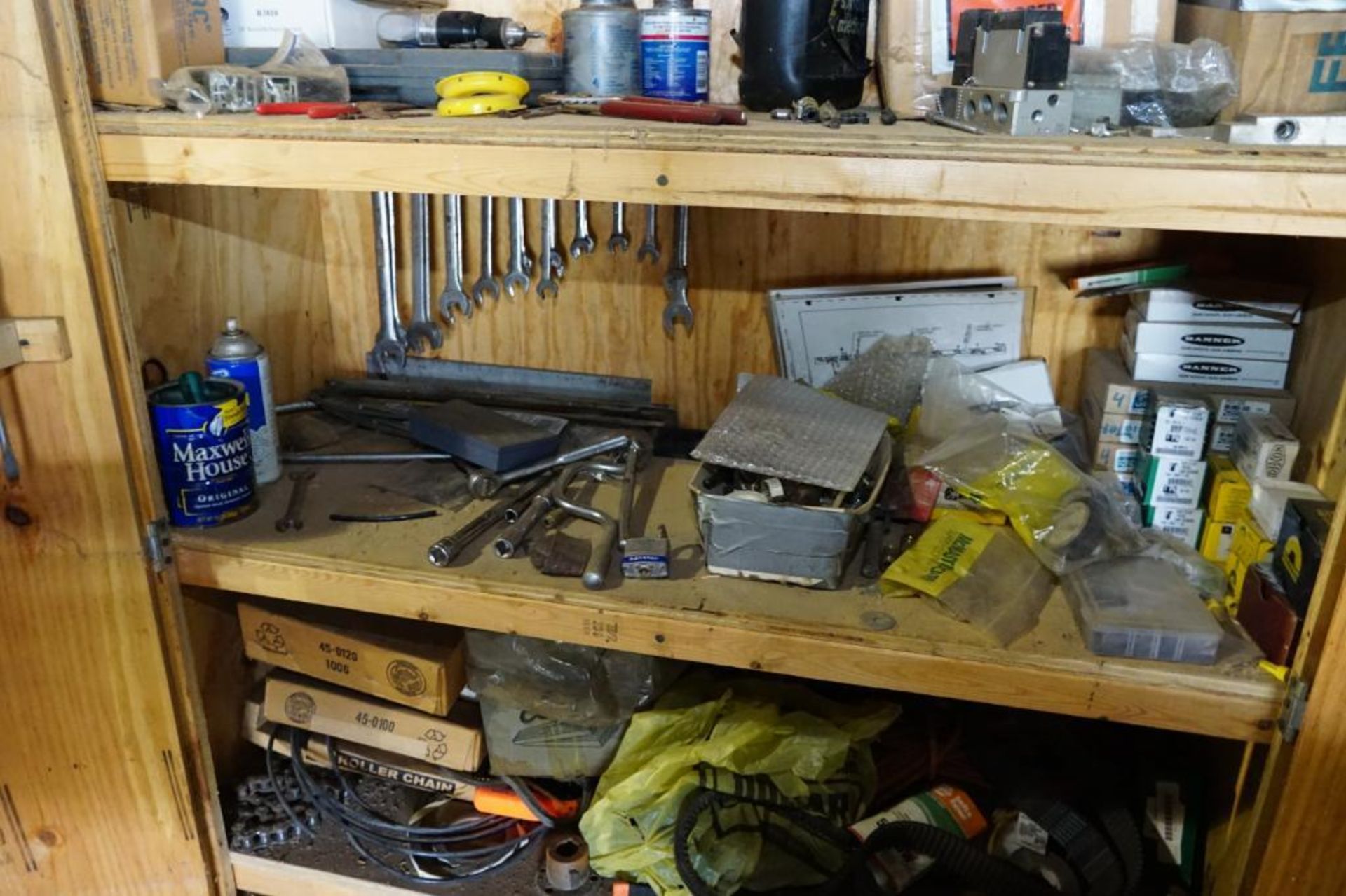 Sawblades Wood Cabinet and Fan - Image 3 of 7