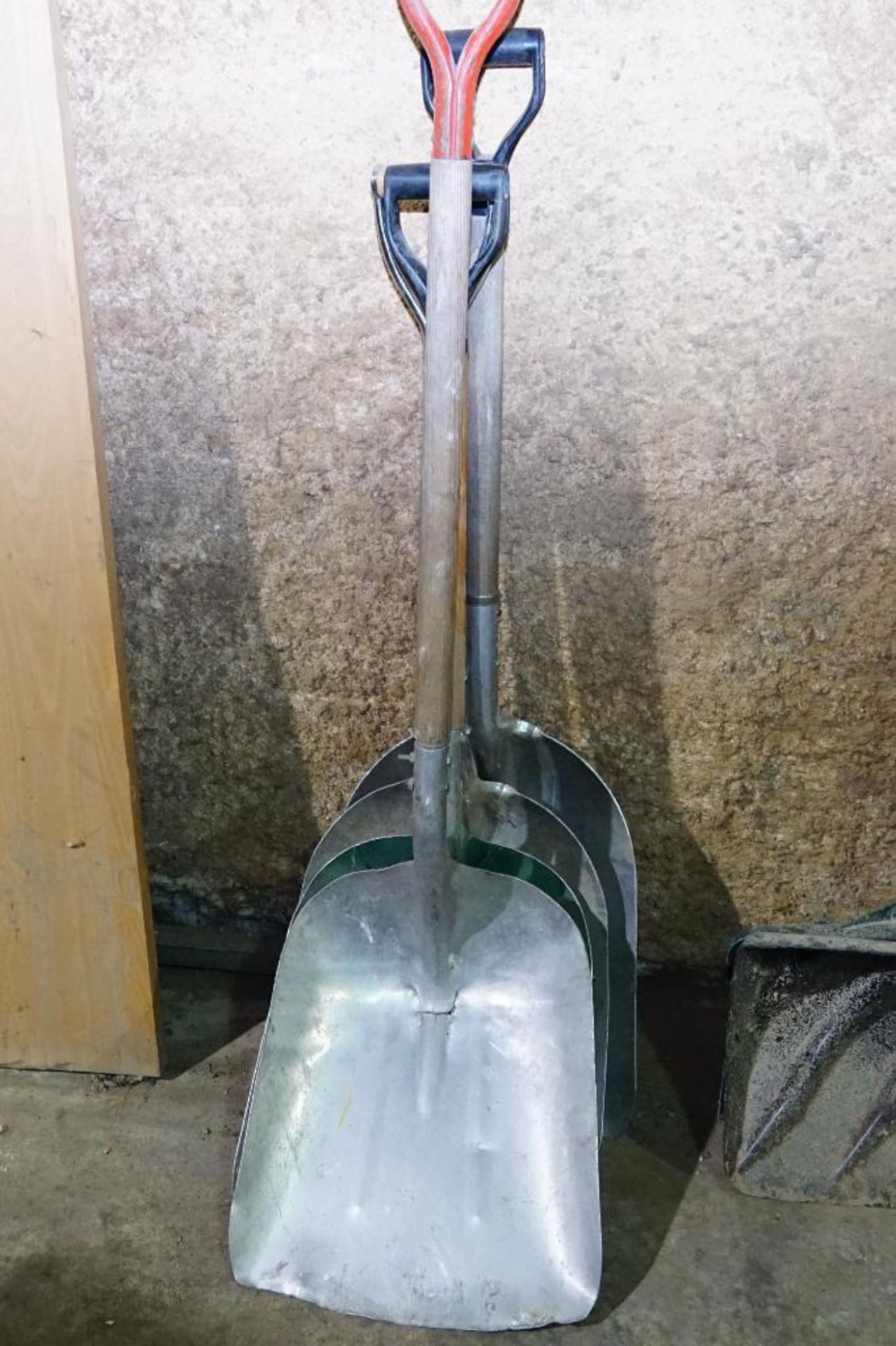 4 Aluminum Shovels