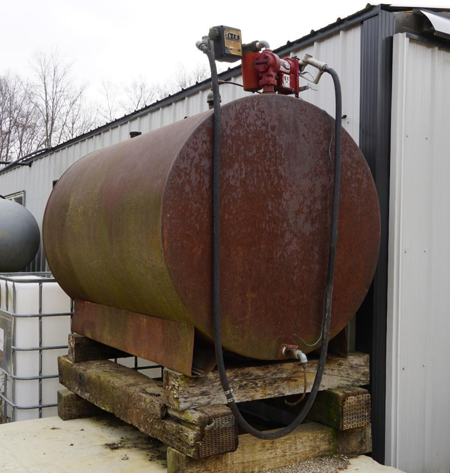 500 Gallon Fuel Tank With 12 V 15 Gal. Per Minute Pump* - Image 2 of 3