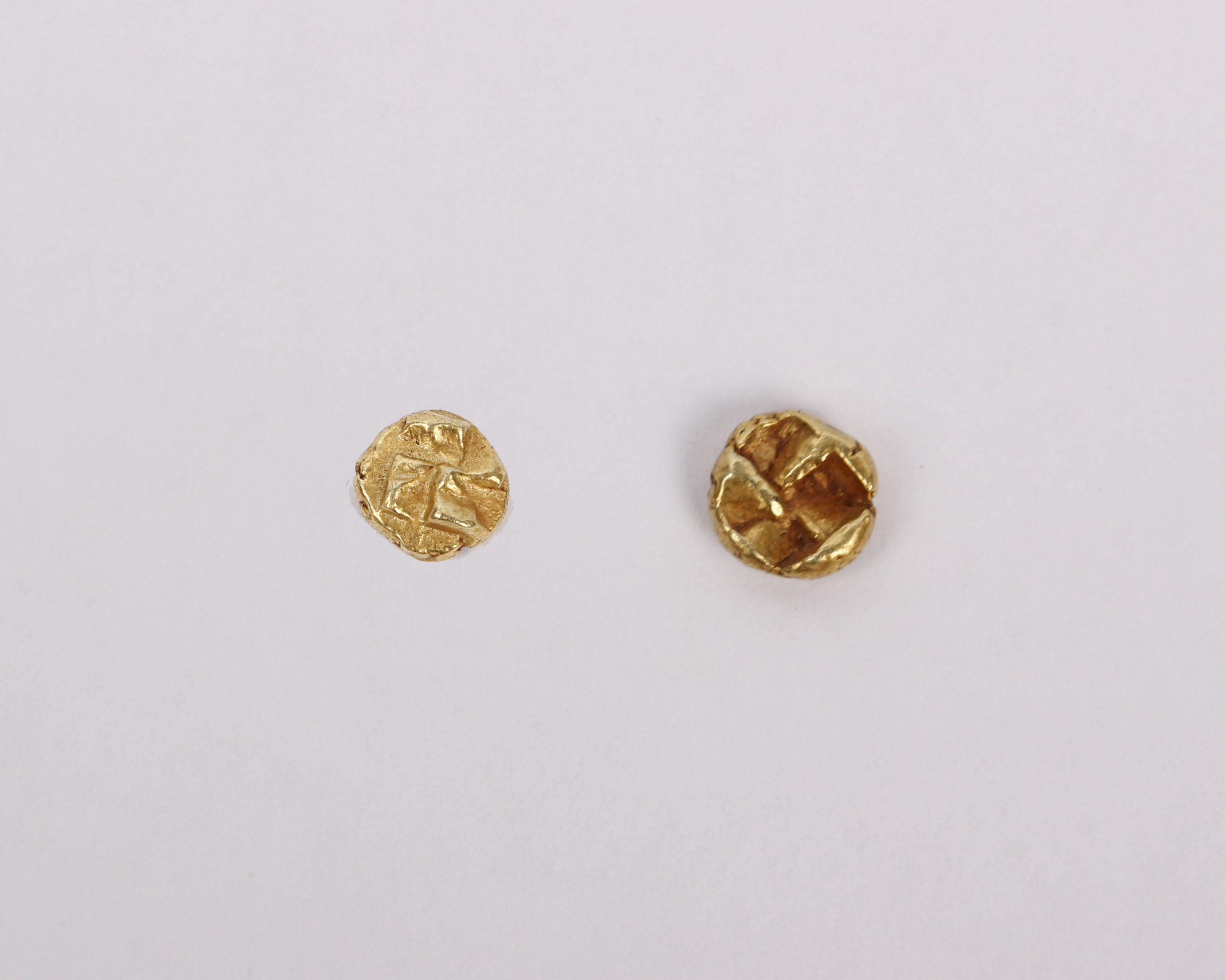 GOLD BC550 Greek IONIA Incertii. Denomination: EL 1/24 Stater. Circa 550-500 BC. Obv.: Raised