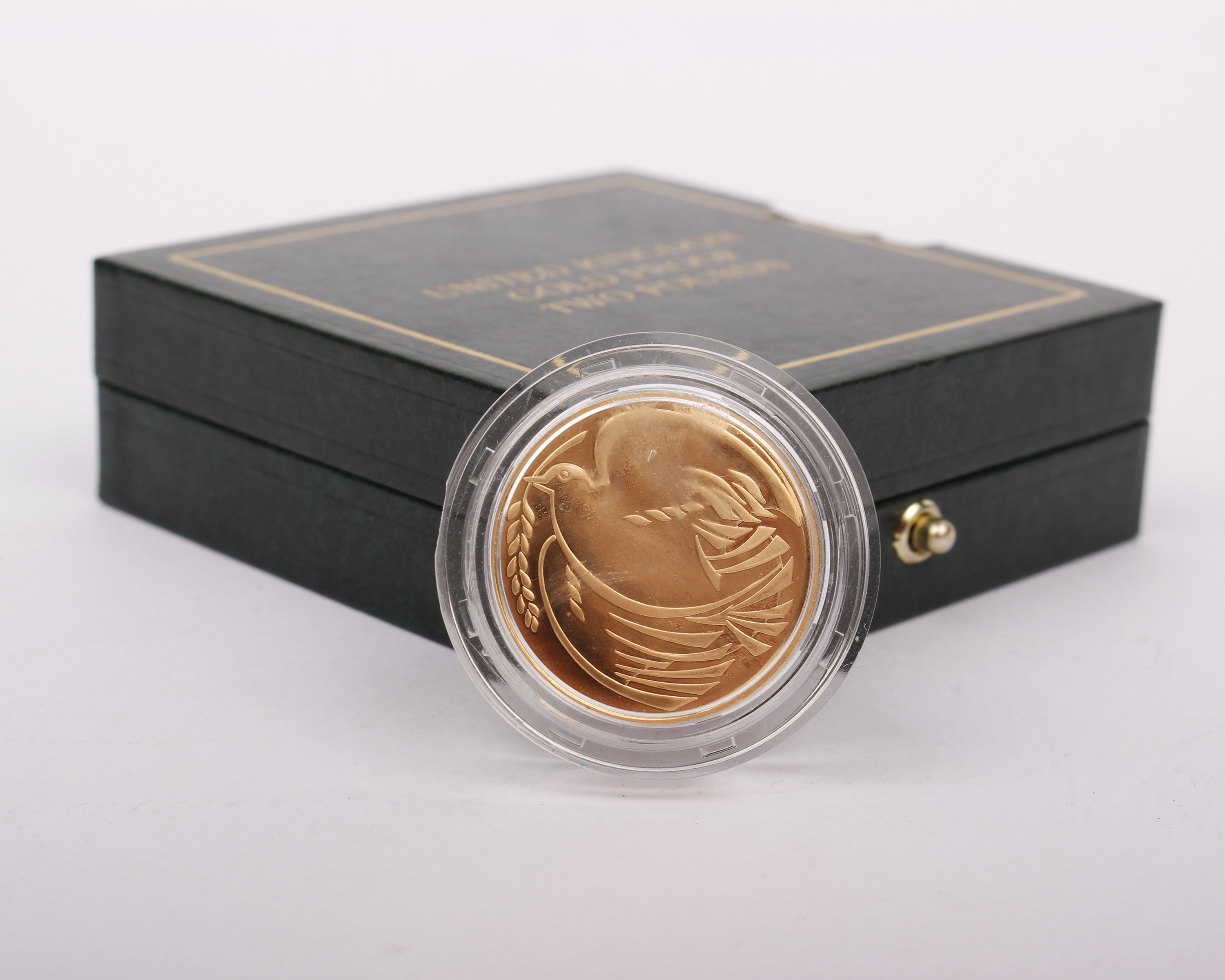 A Gold Two Pounds 1995 Peace Dove Proof S.K5 FDC in the Royal Mint box of issue with certificate - Image 2 of 3