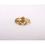 A 14k gold Claddagh ring. 4.2g Size S