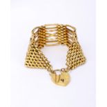 A 9ct gold gate link bracelet with 9ct heart locket clasp. 28.6g