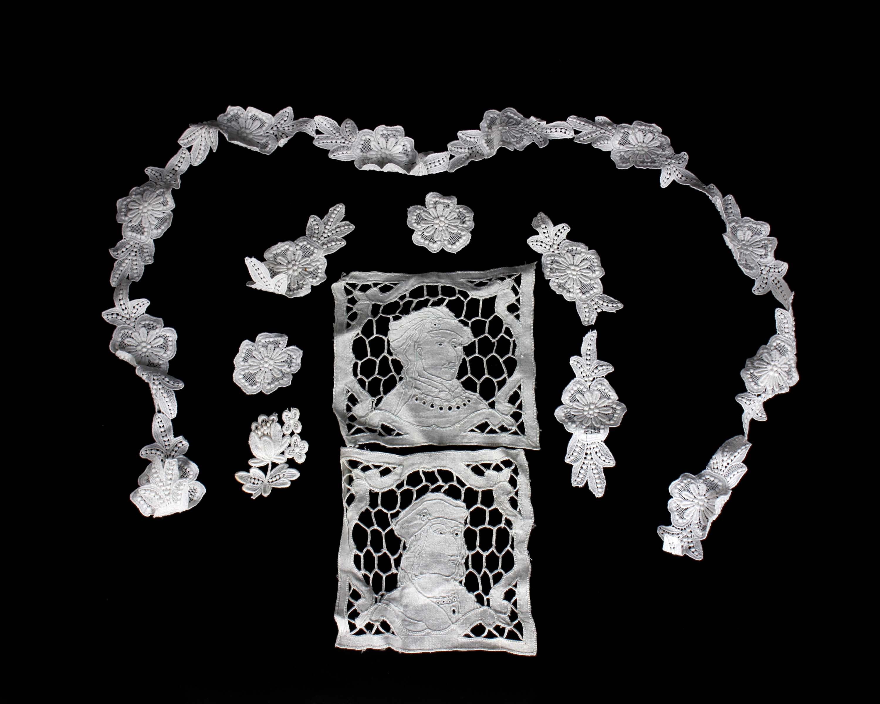 A quantity of late 19th and early 20th Century lace, including machine lace edgings, a child's - Image 2 of 3