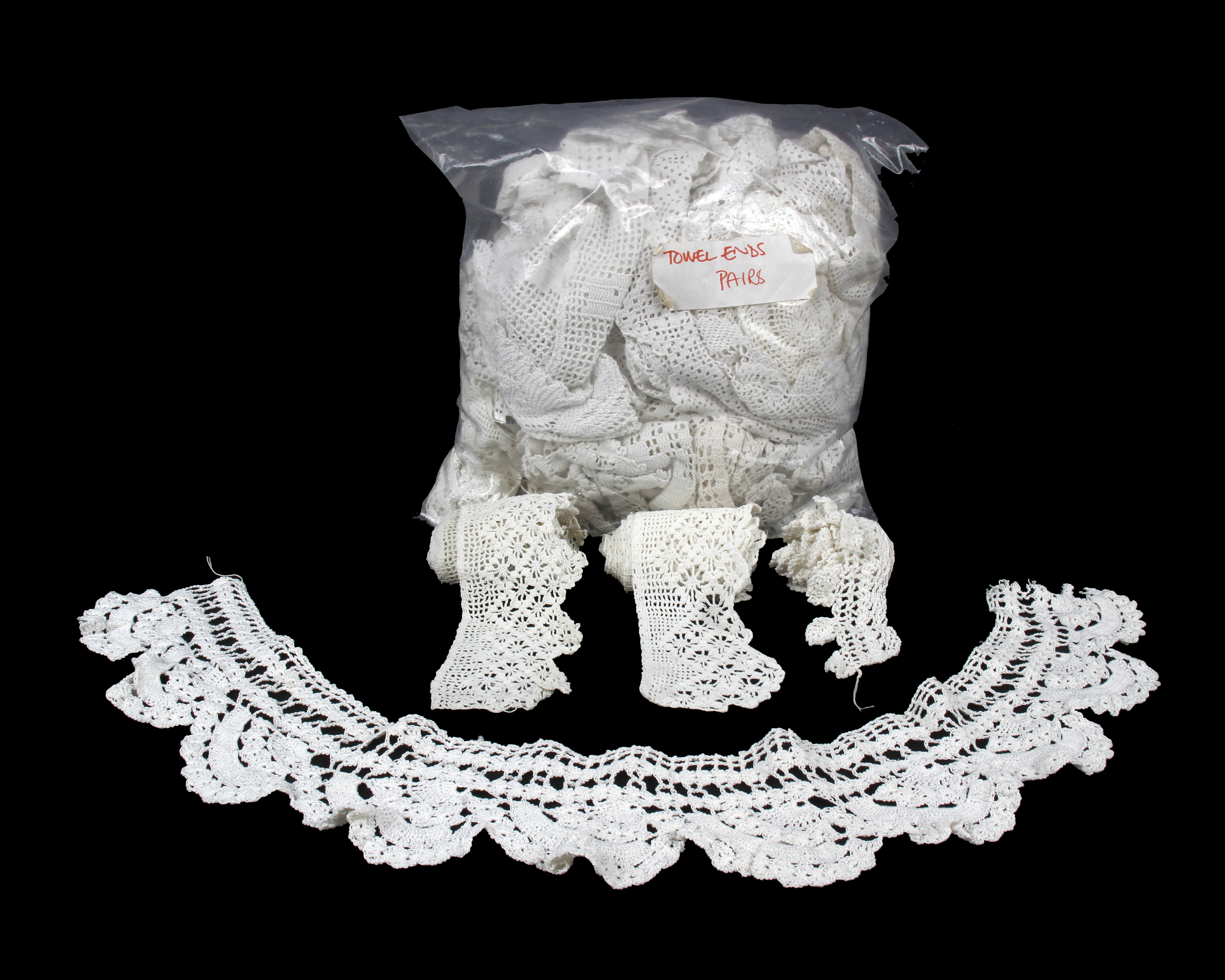 A selection of 19th century formed ends, together with a selection of towel ends and further lace - Image 2 of 5