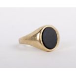 A 9ct gold and onyx signet ring