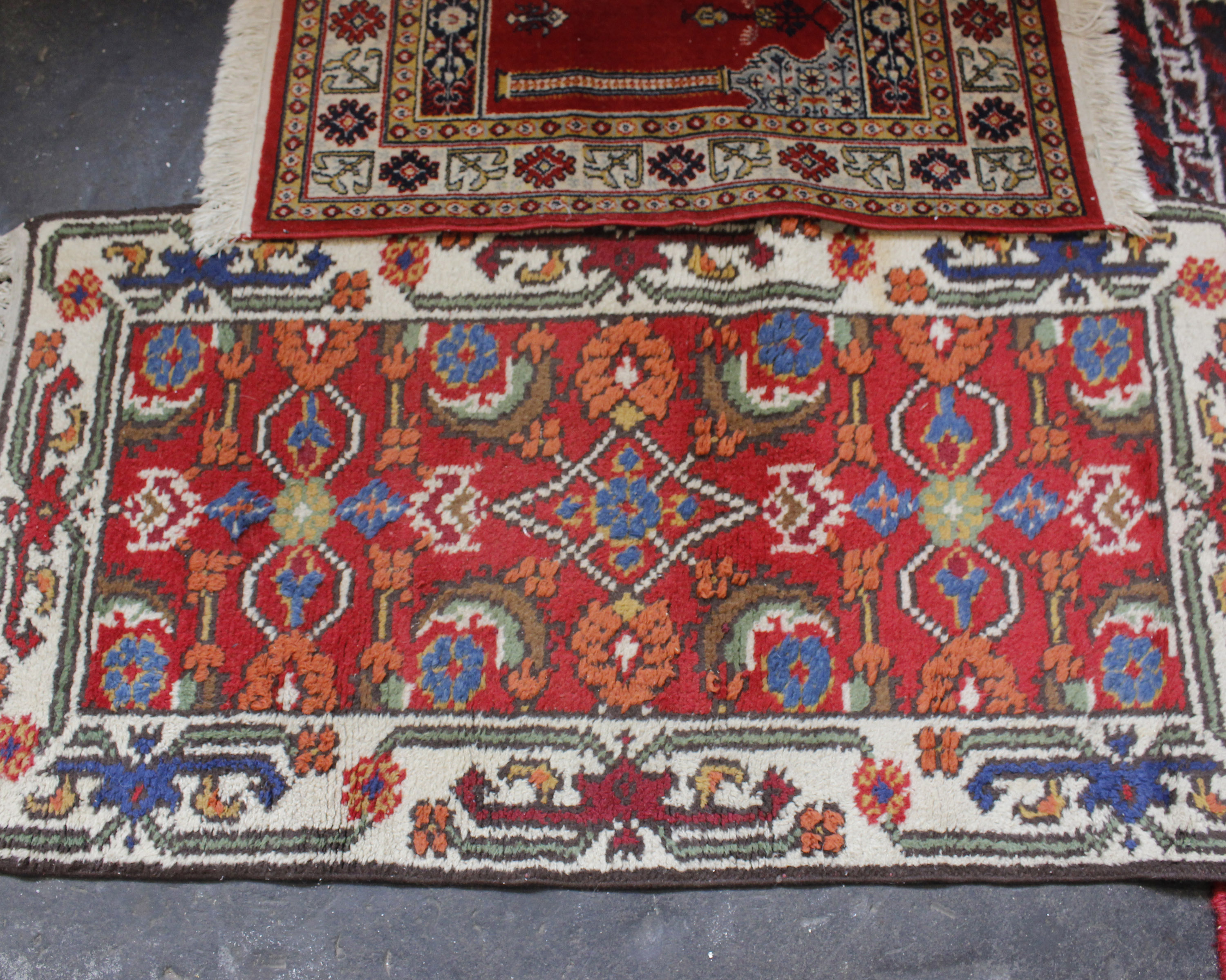 Collection of rugs - Image 2 of 10