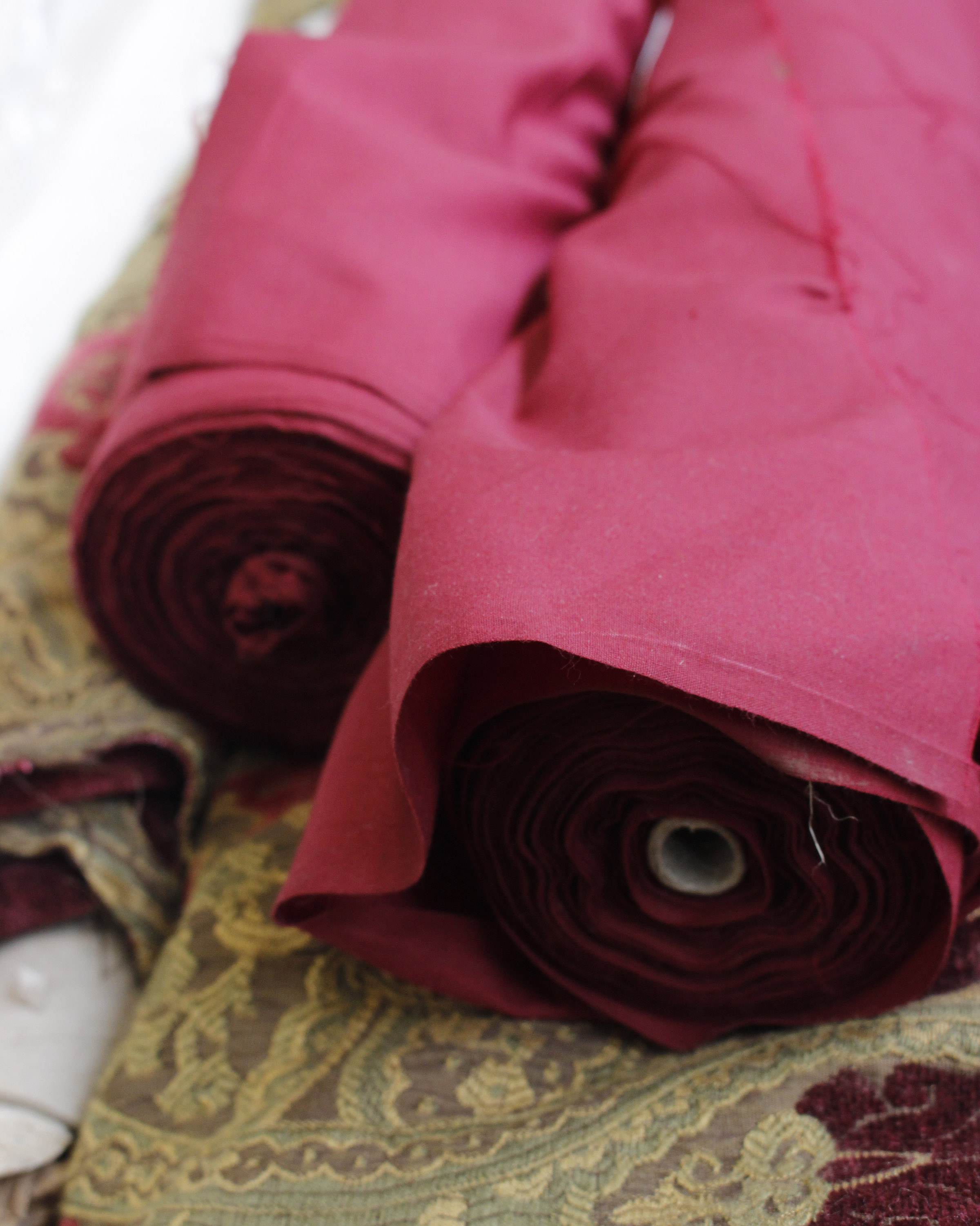 A large quantity of velvet brocade red, burgundy gold together with two rolls of burgundy poly - Image 2 of 4