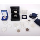 An assortment of Australian / New Zealand coinage, to include 5 silver commemorative coins, 1