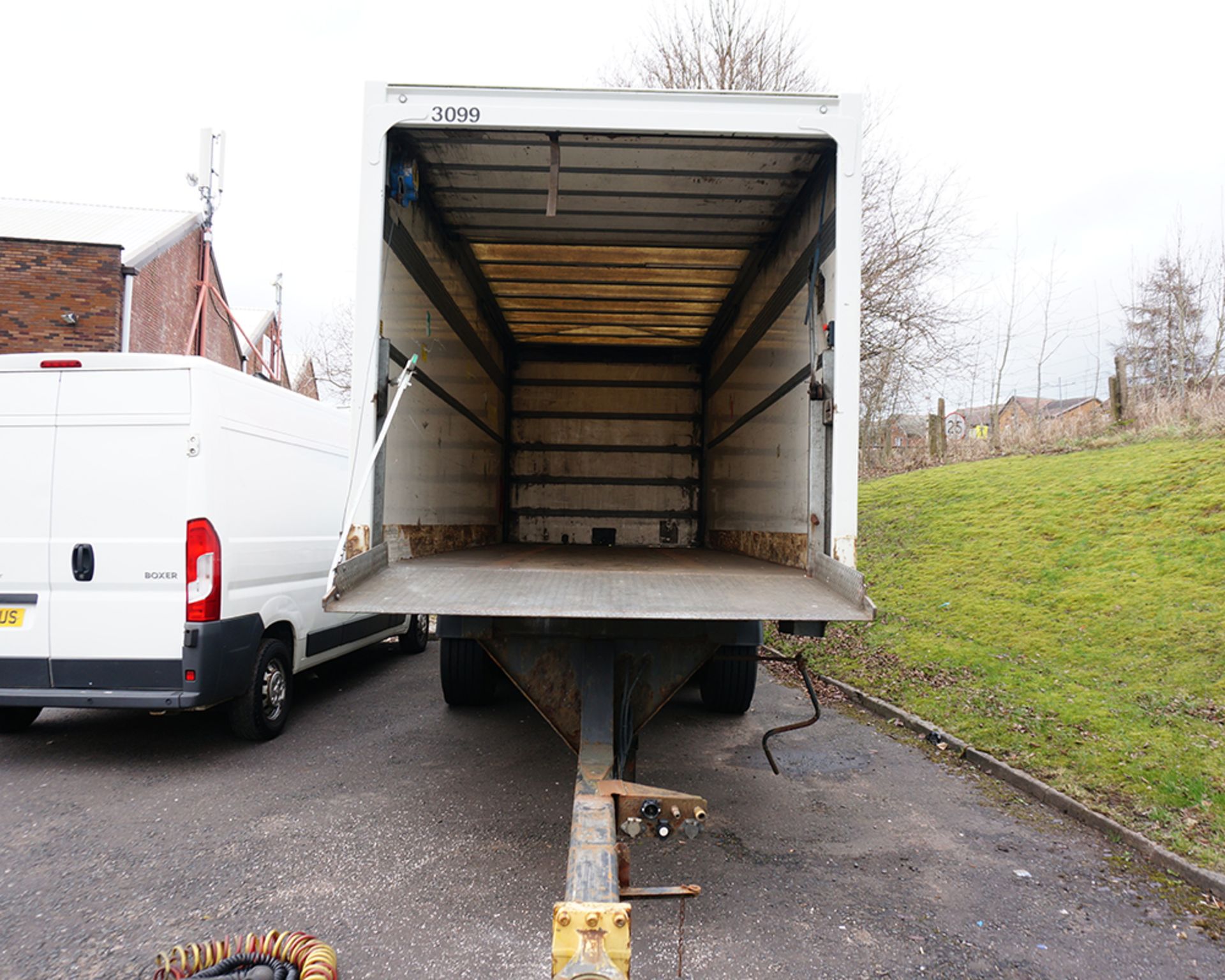 DON BUR Twin Axle Drawbar Box Trailer, 2009, Air Suspension, Roller Shutter Doors - Image 4 of 12