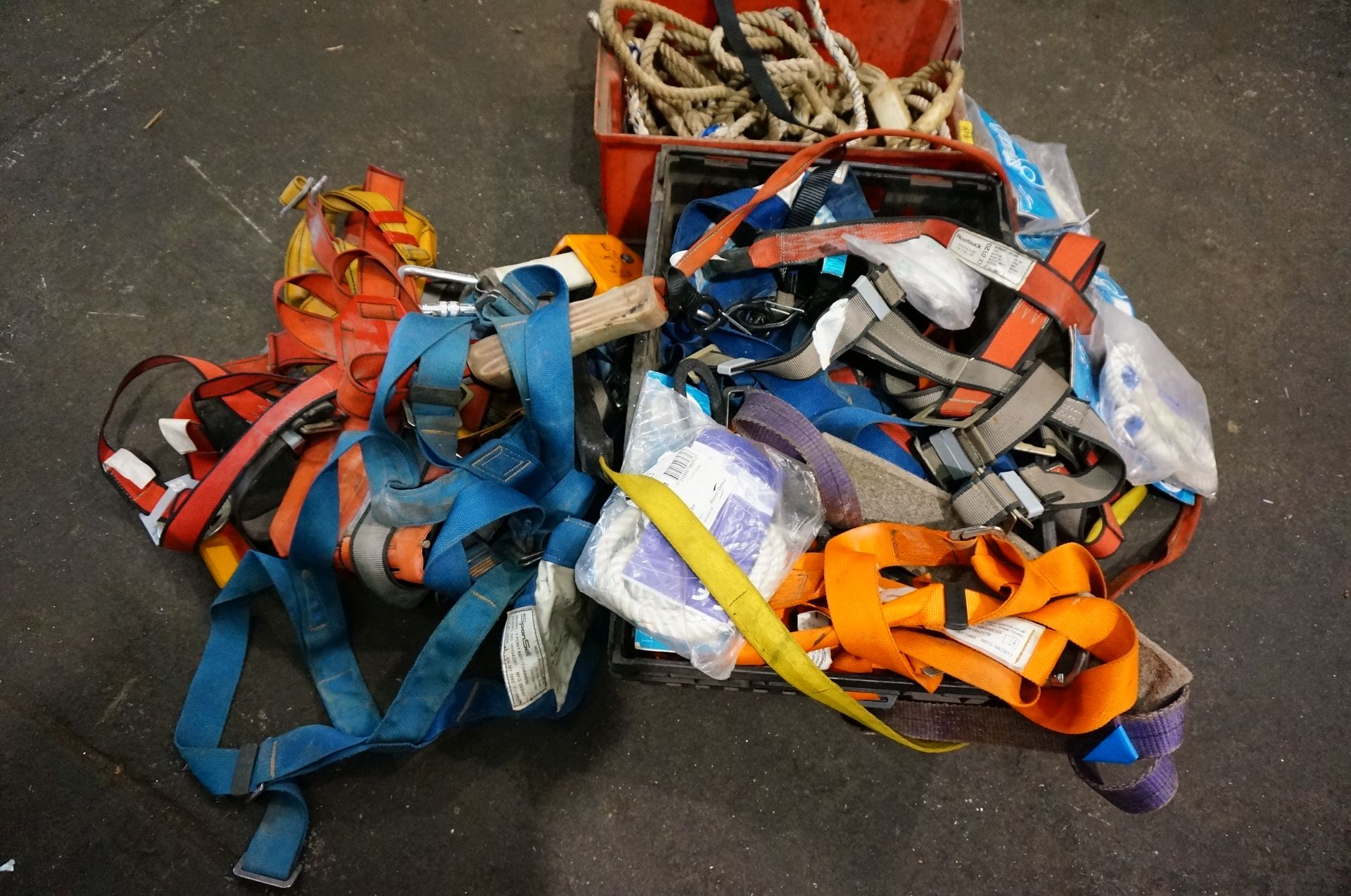 Quantity of Harnesses and Safety Ropes. - Image 2 of 4