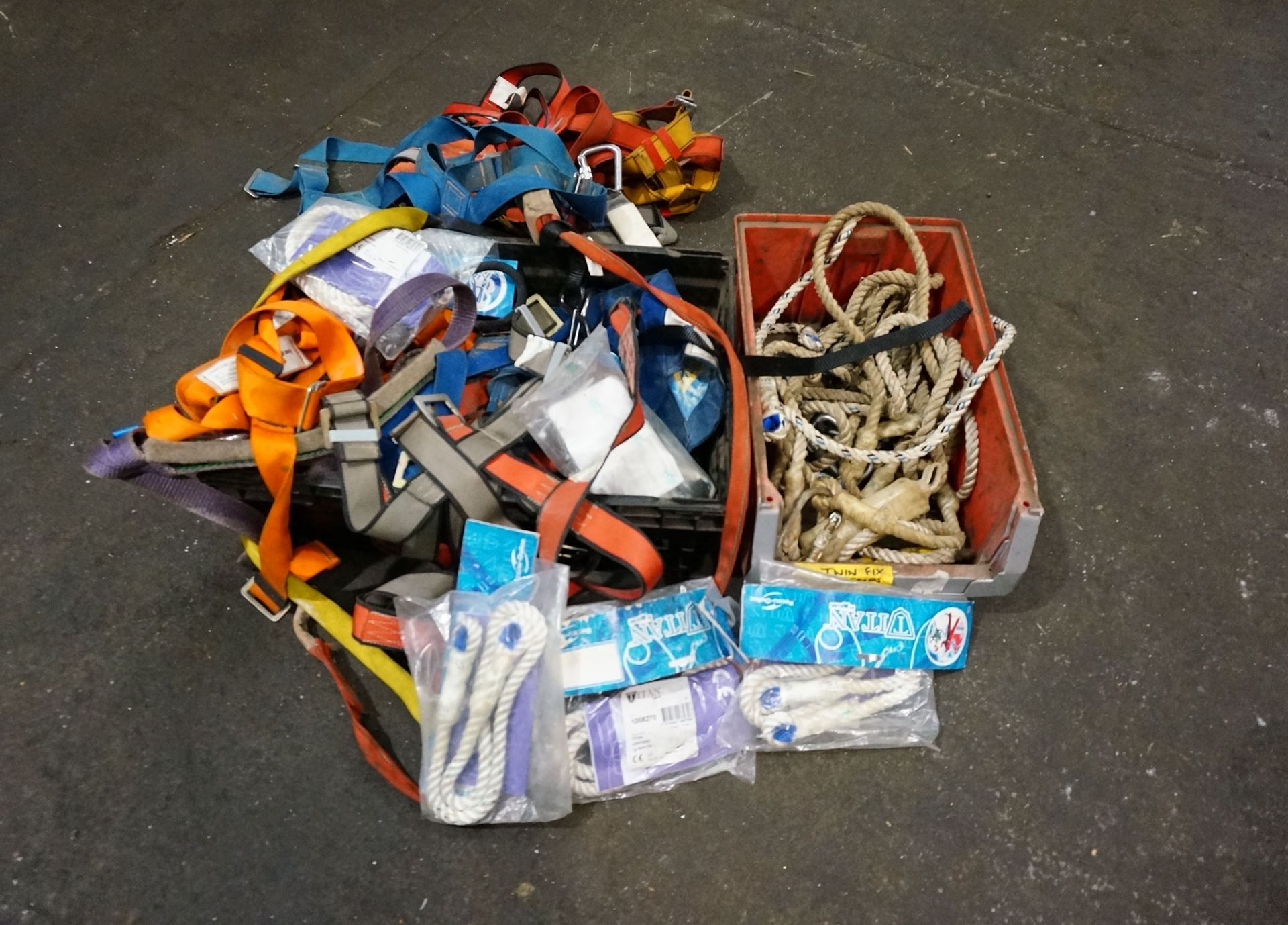 Quantity of Harnesses and Safety Ropes.