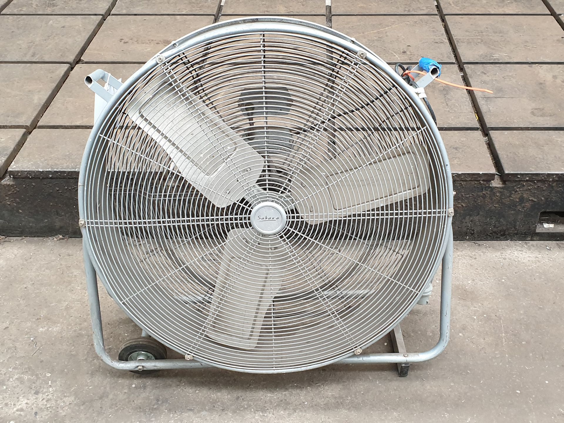 Sahara Model DF30DVS. Free Standing Fan.