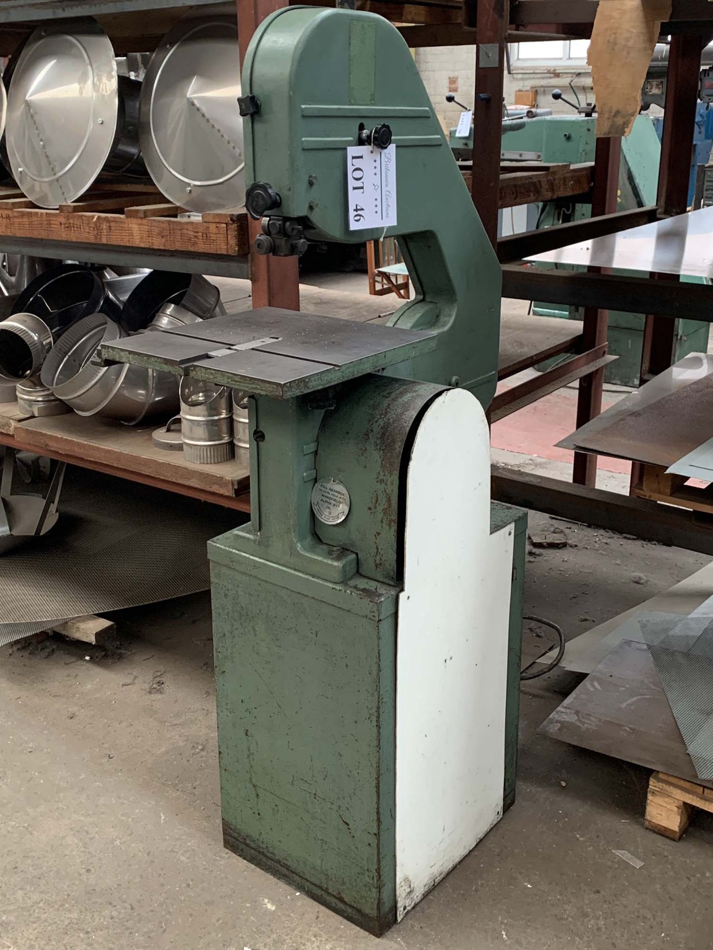 Startrite Vertical Bandsaw. 16" Throat.