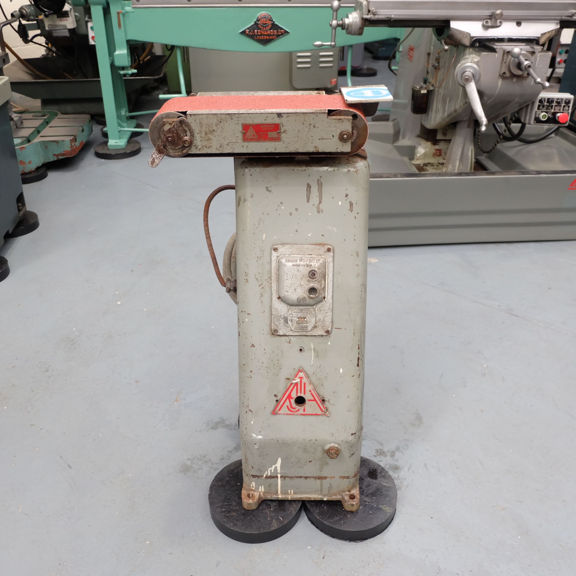 RJH Pedestal Horizontal Belt Linisher. Belt 4" Wide.