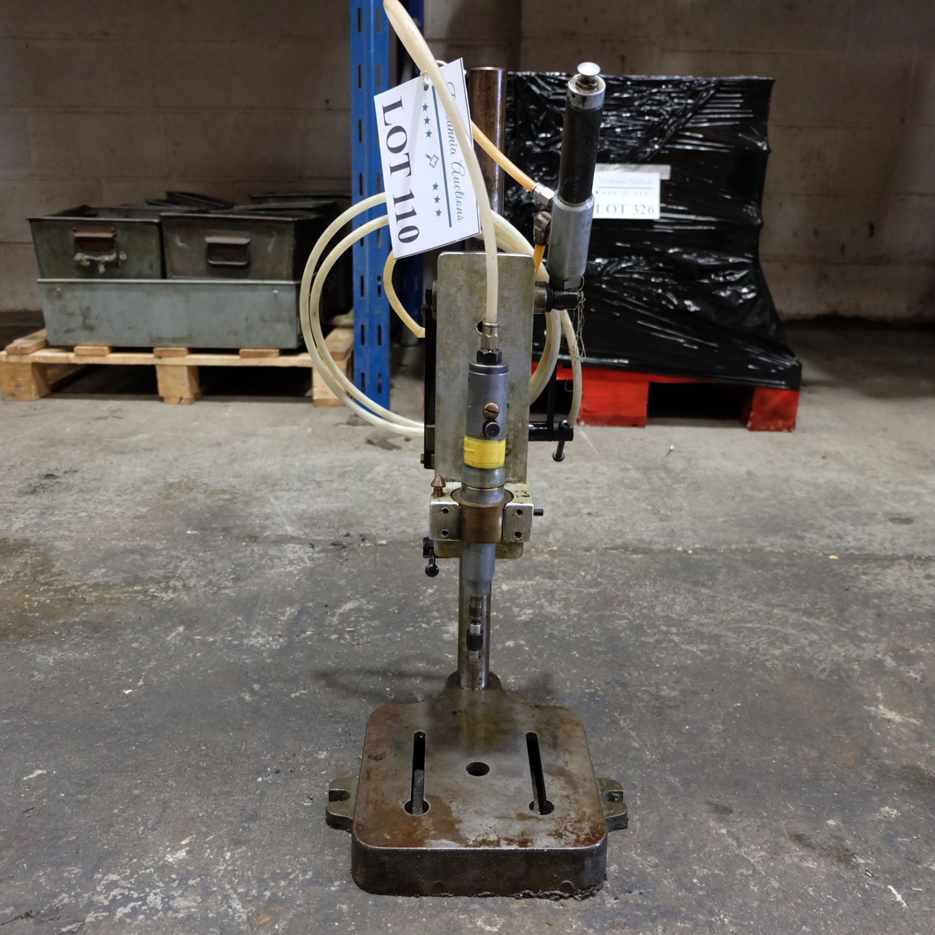 Pneumatic Hand Press Throat 4" Daylight 9"