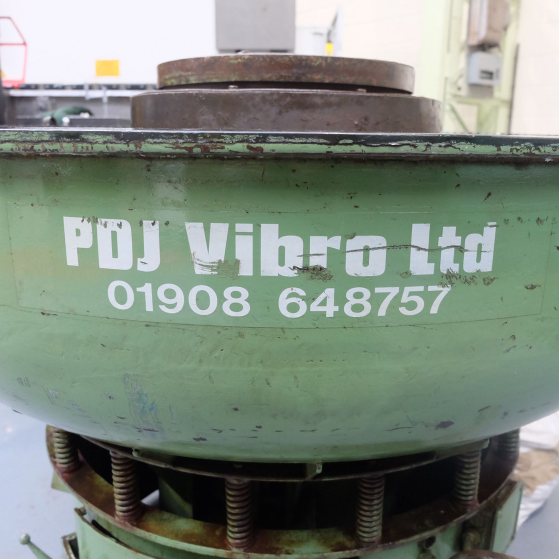 PDJ Circular Vibratory Bowl Finisher. Size 1300mm Diameter. Through Size 300mm. Bowl Height 950mm. - Image 4 of 5