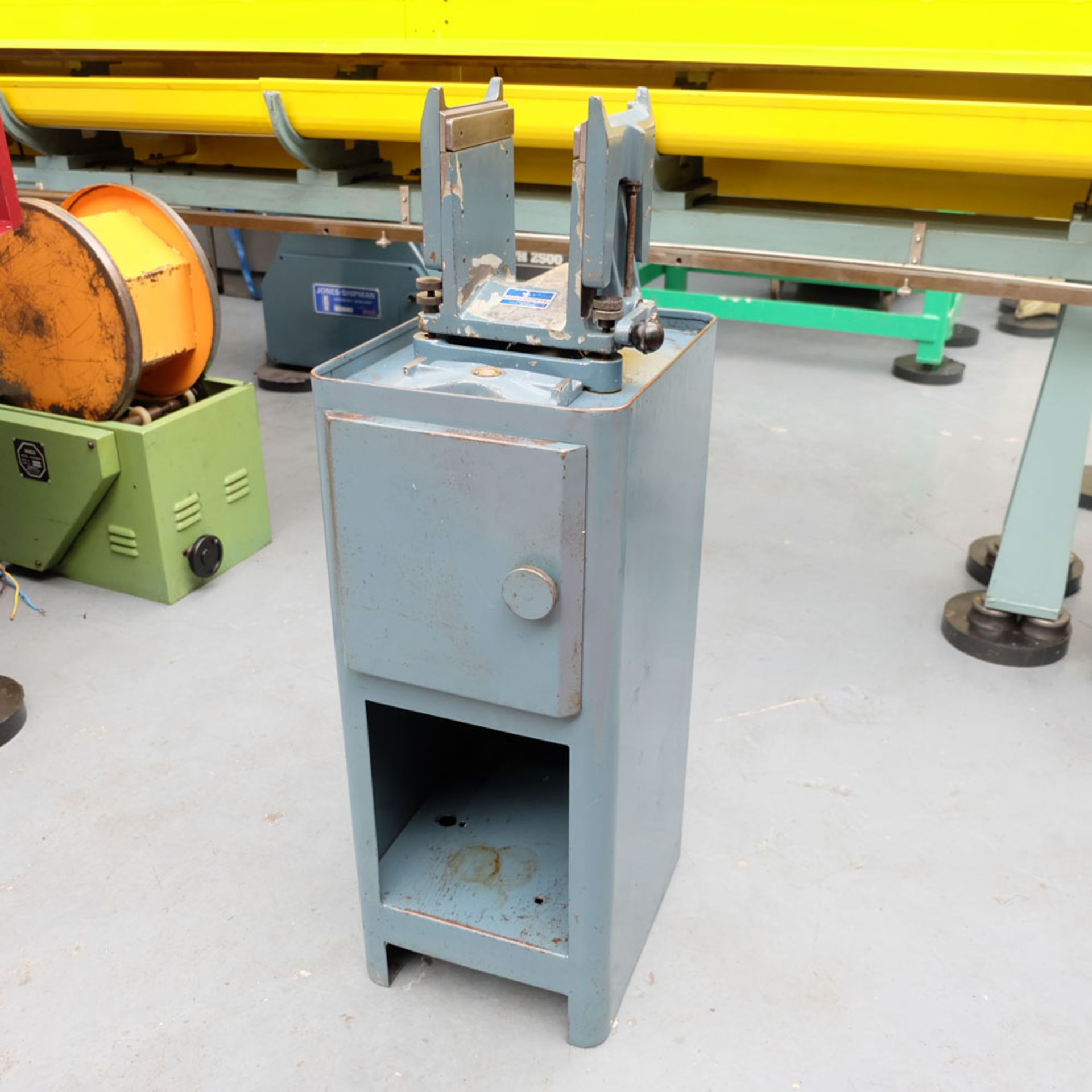 Jones & Shipman Type 2101/OGI Wheel Balancing Unit. 145mm Between Blades. 160mm Deep.