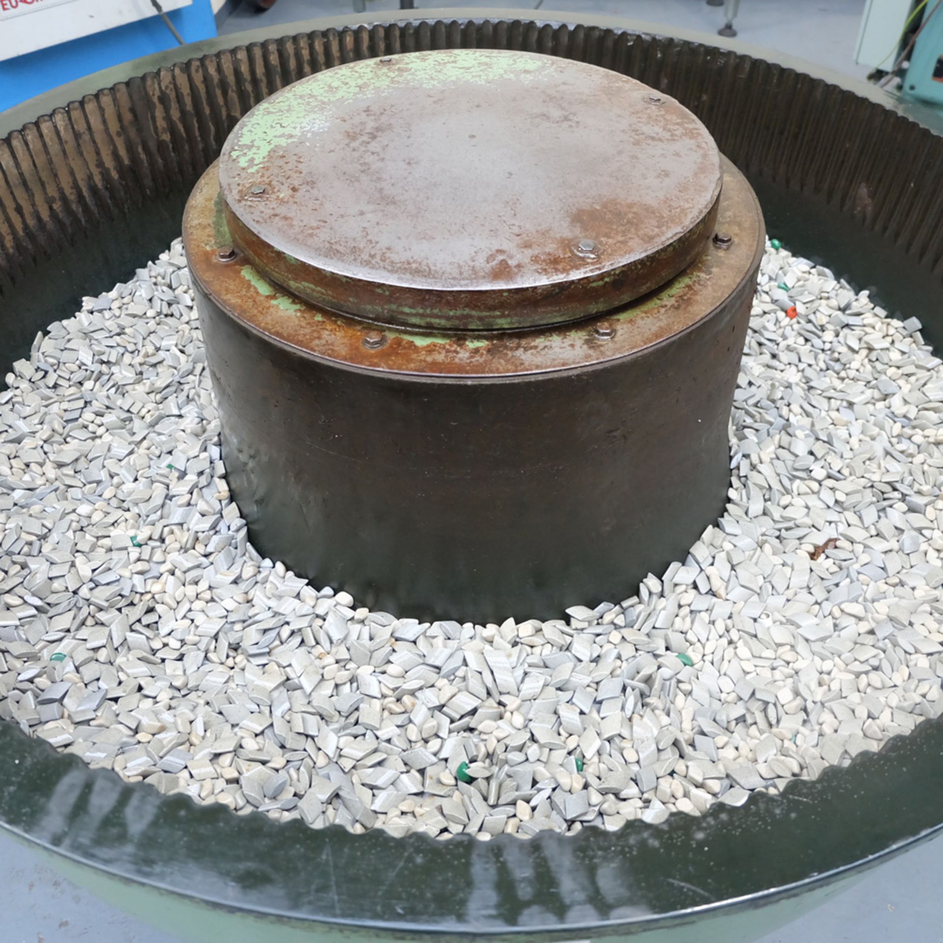 PDJ Circular Vibratory Bowl Finisher. Size 1300mm Diameter. Through Size 300mm. Bowl Height 950mm. - Image 3 of 5