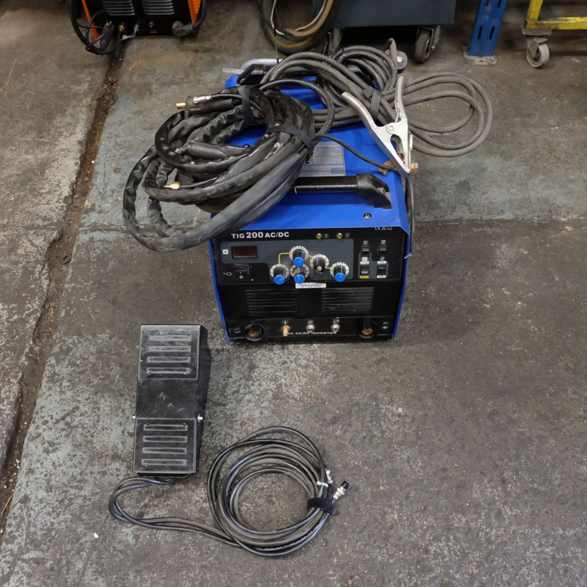 Tig 200 AC/DC Tig Welding Unit. Max 200 AMP. With Tig Torch & Foot Control. Single Phase / 240 Volt.