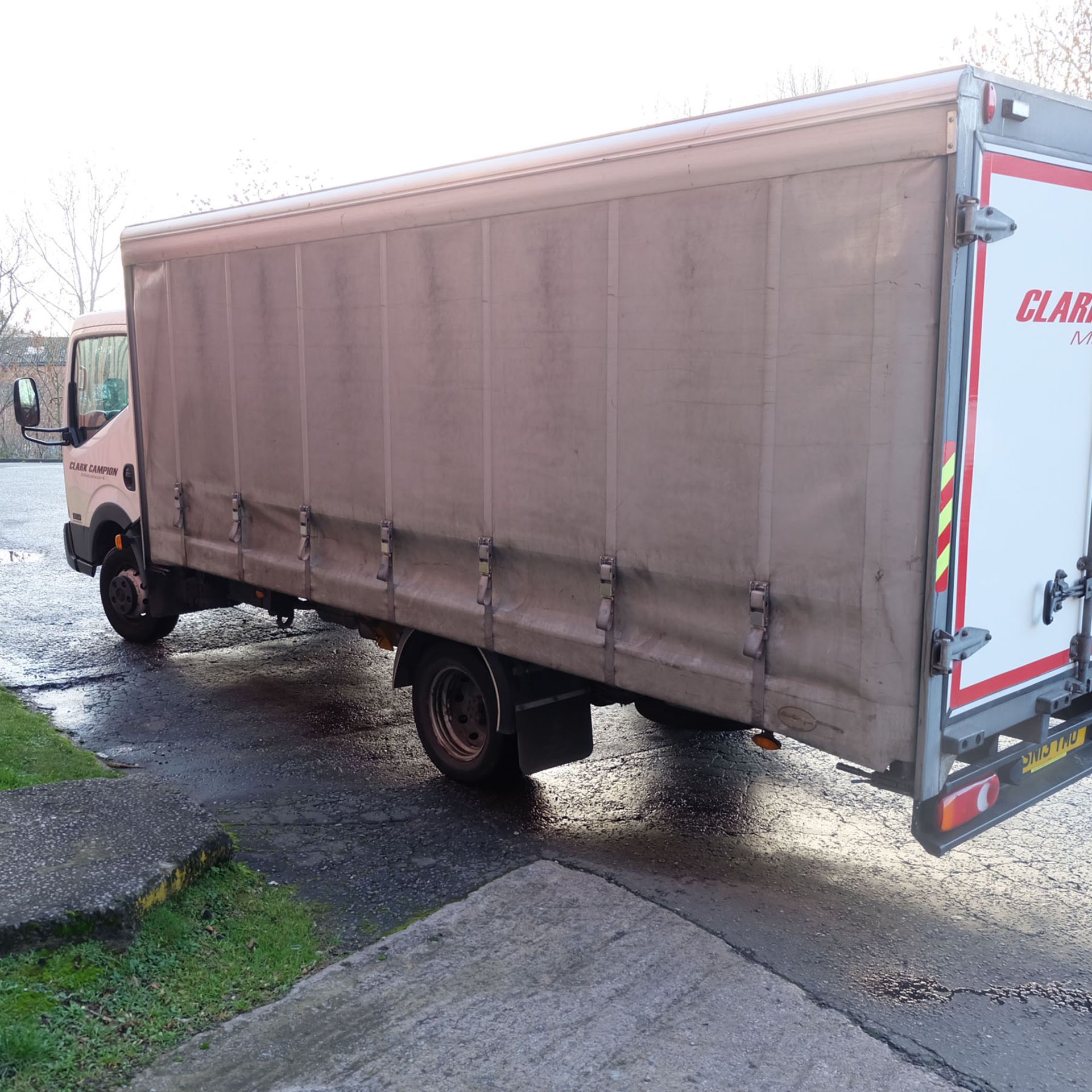 NISSAN CABSTAR 35.14 Rigid Bodied Curtain Truck. 3500KG Gross Weight. Sat Nav, Reversing Camera. - Image 6 of 14