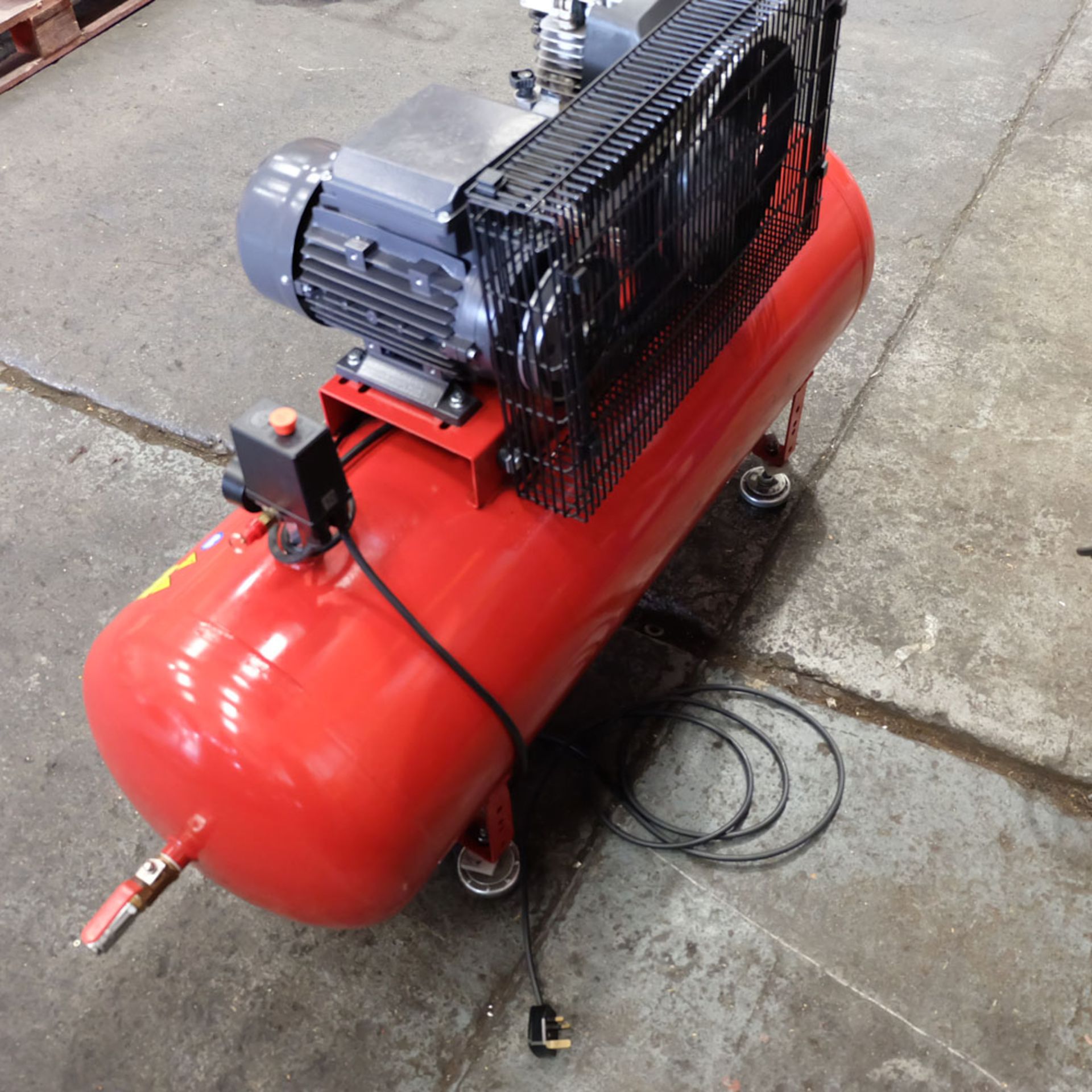 Clarke 14cfm Air Compressor. Motor 2.2kW. Single Phase. Air Receiver Size 150Ltr. - Image 5 of 9