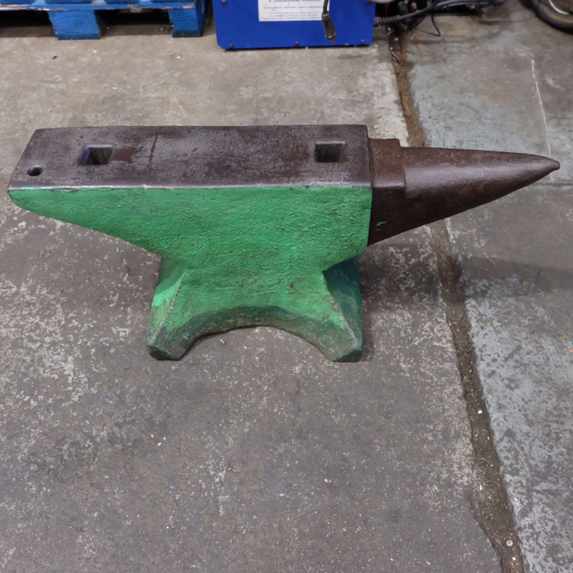 Blacksmiths Anvil. Total Length 35". Working Height 14". Flat Surface Area 22" x 6". Horn Length 12" - Image 2 of 6