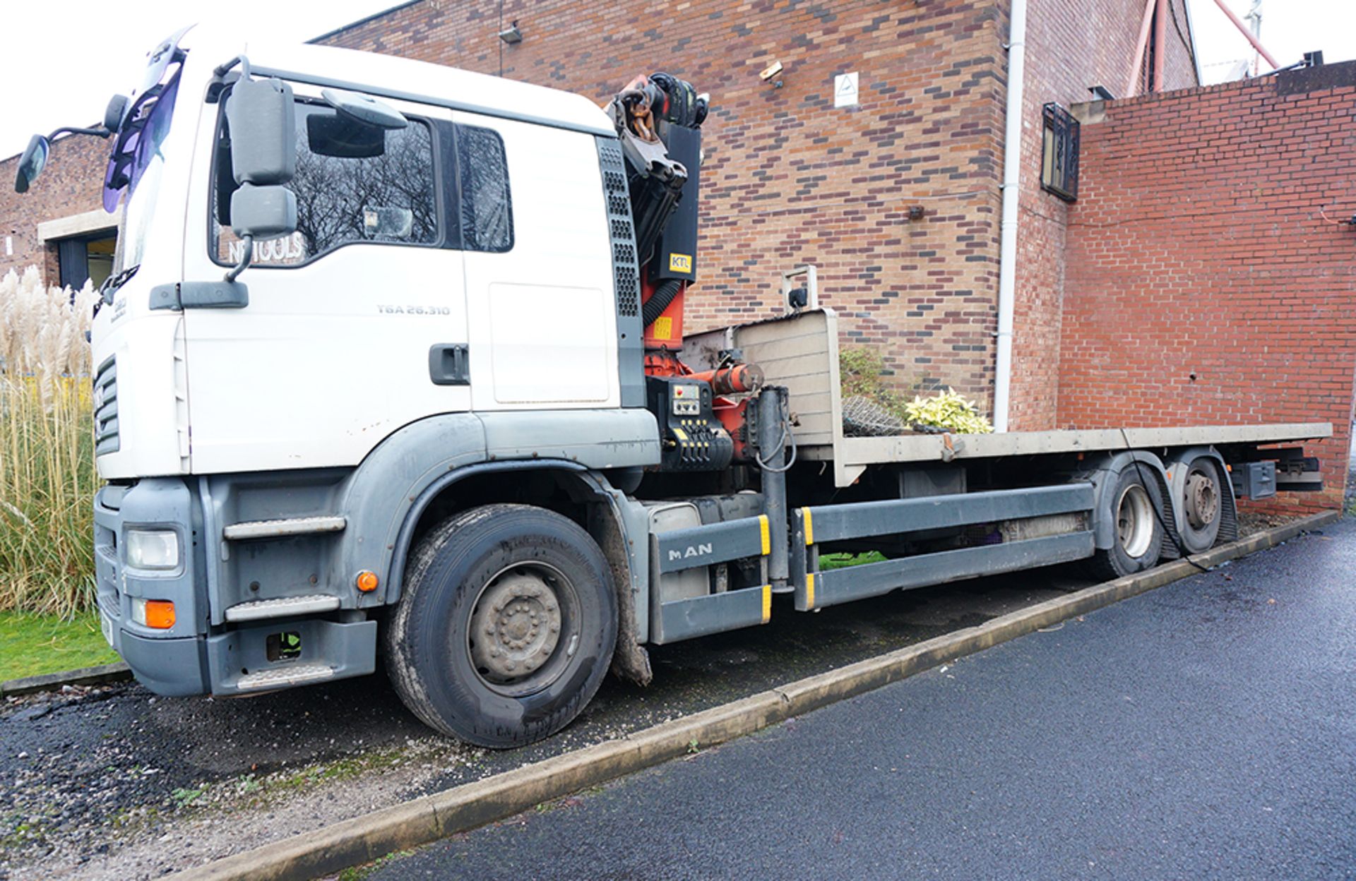 MAN TGA 26.310 Flatbed Lorry with Palfinger PK23002 Crane. 26,000KG Gross Weight. Year 2006. - Image 3 of 20