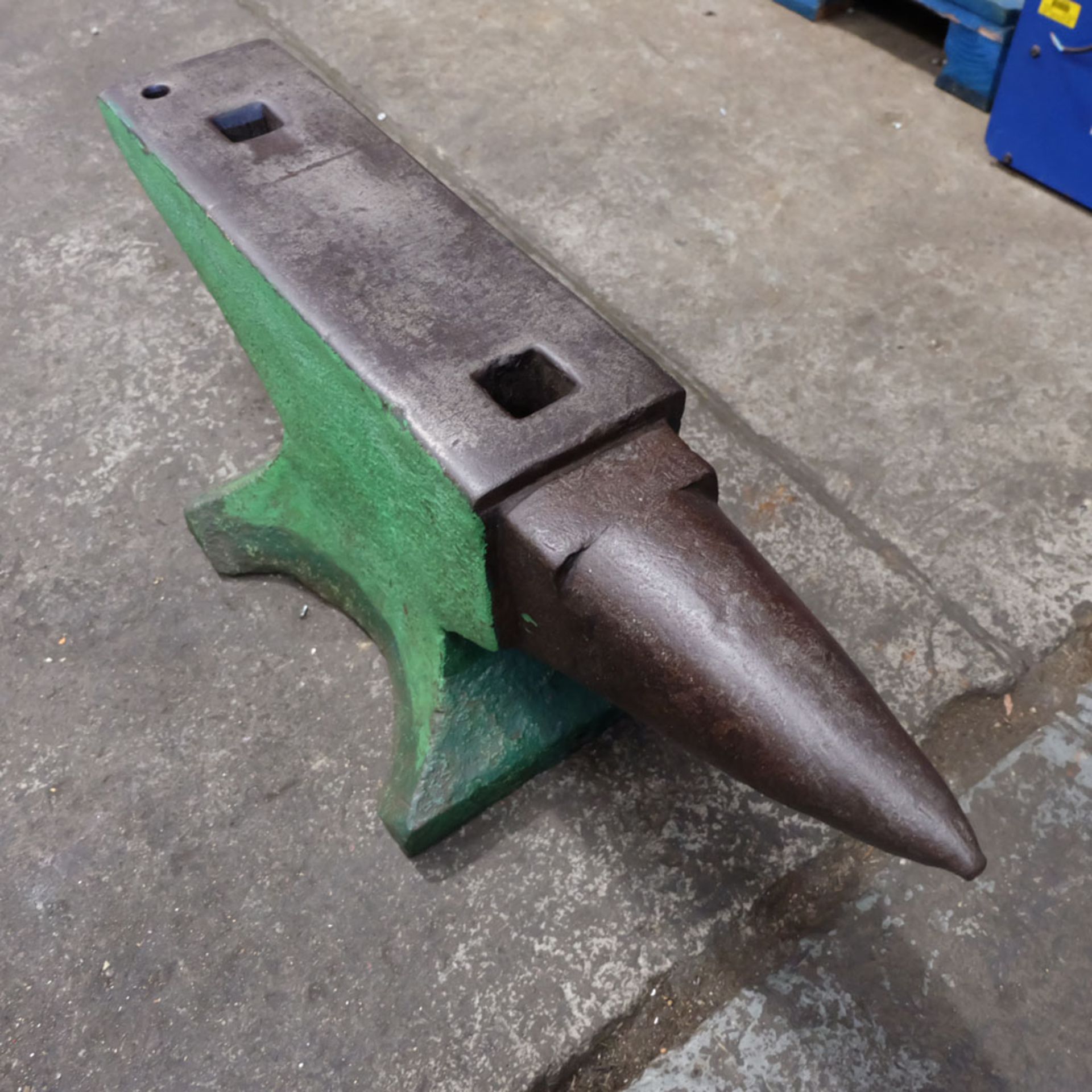 Blacksmiths Anvil. Total Length 35". Working Height 14". Flat Surface Area 22" x 6". Horn Length 12" - Image 4 of 6