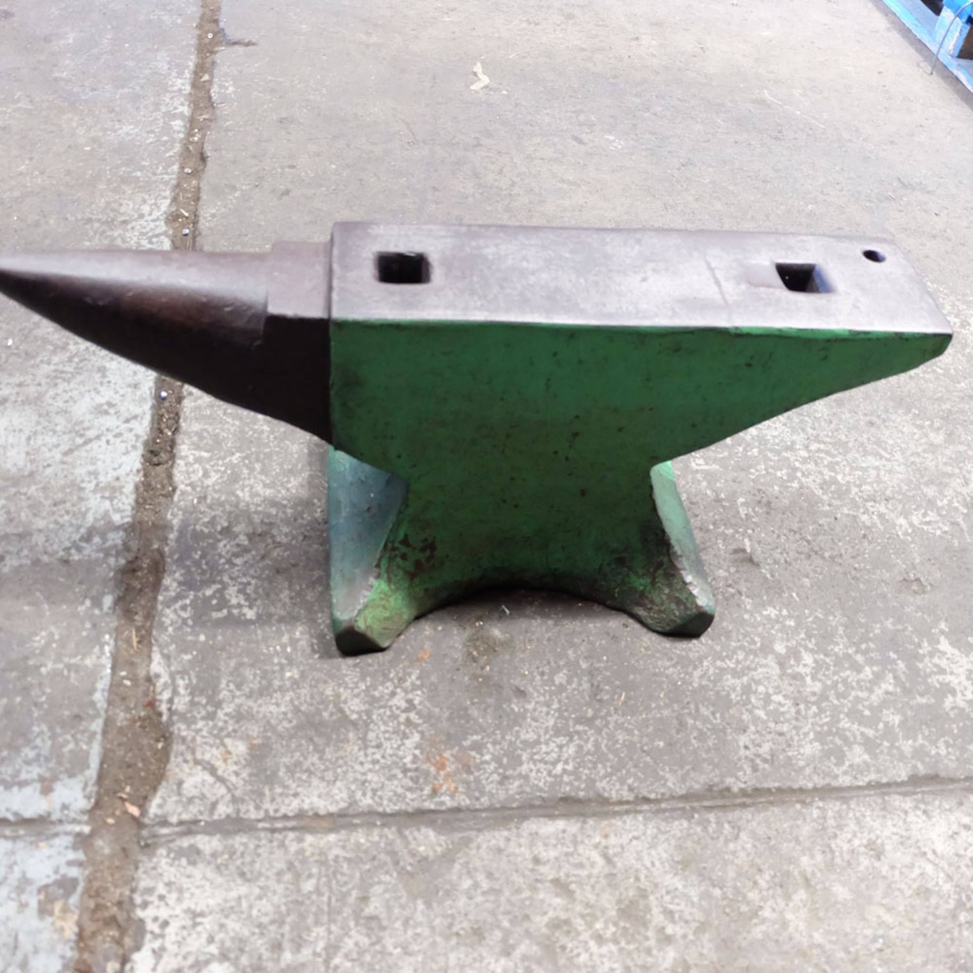 Blacksmiths Anvil. Total Length 35". Working Height 14". Flat Surface Area 22" x 6". Horn Length 12" - Image 5 of 6