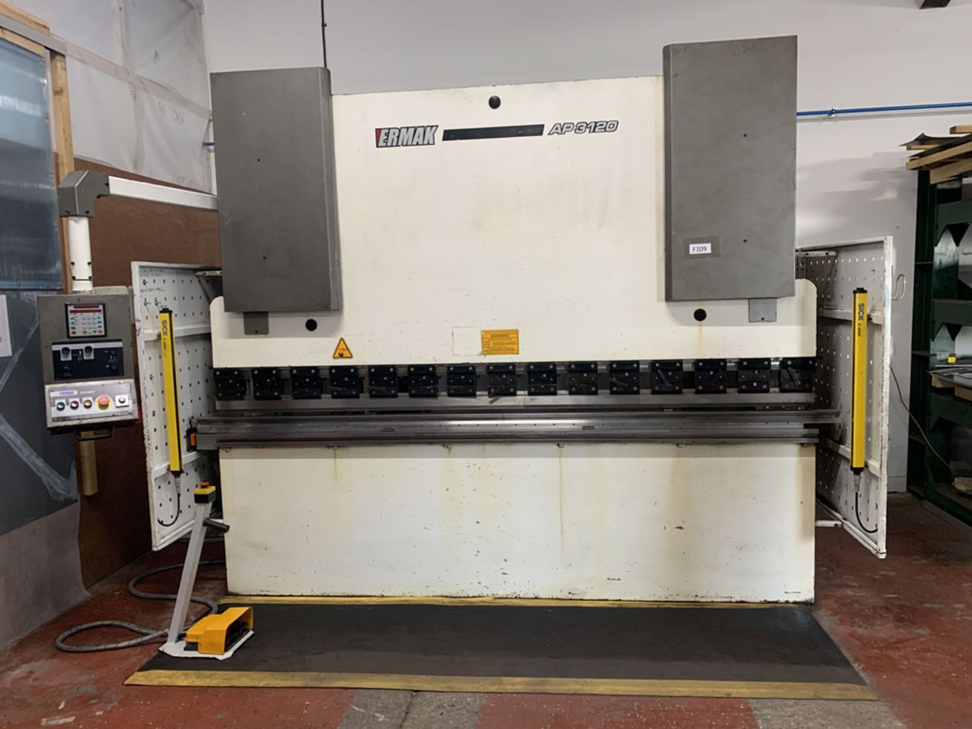 Ermak AP3120 Hydraulic Downstroke Press Brake. Capacity 3100mm x 6mm. Bending Force 120 Ton.