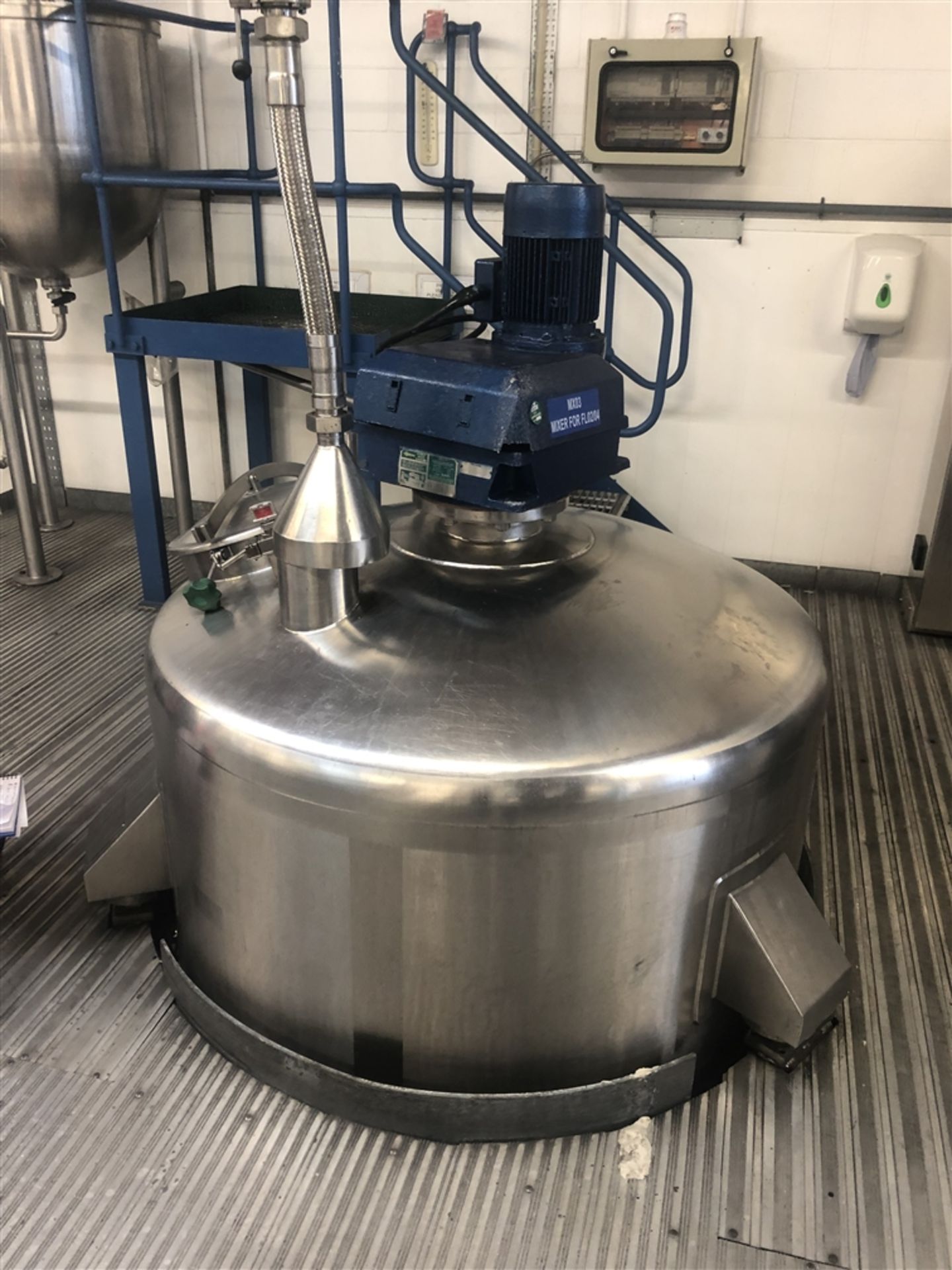 Bibby’s 2500 Litre jacketed mixing vessel with Lig