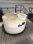 2500 Litre cylindrical plastic storage tank