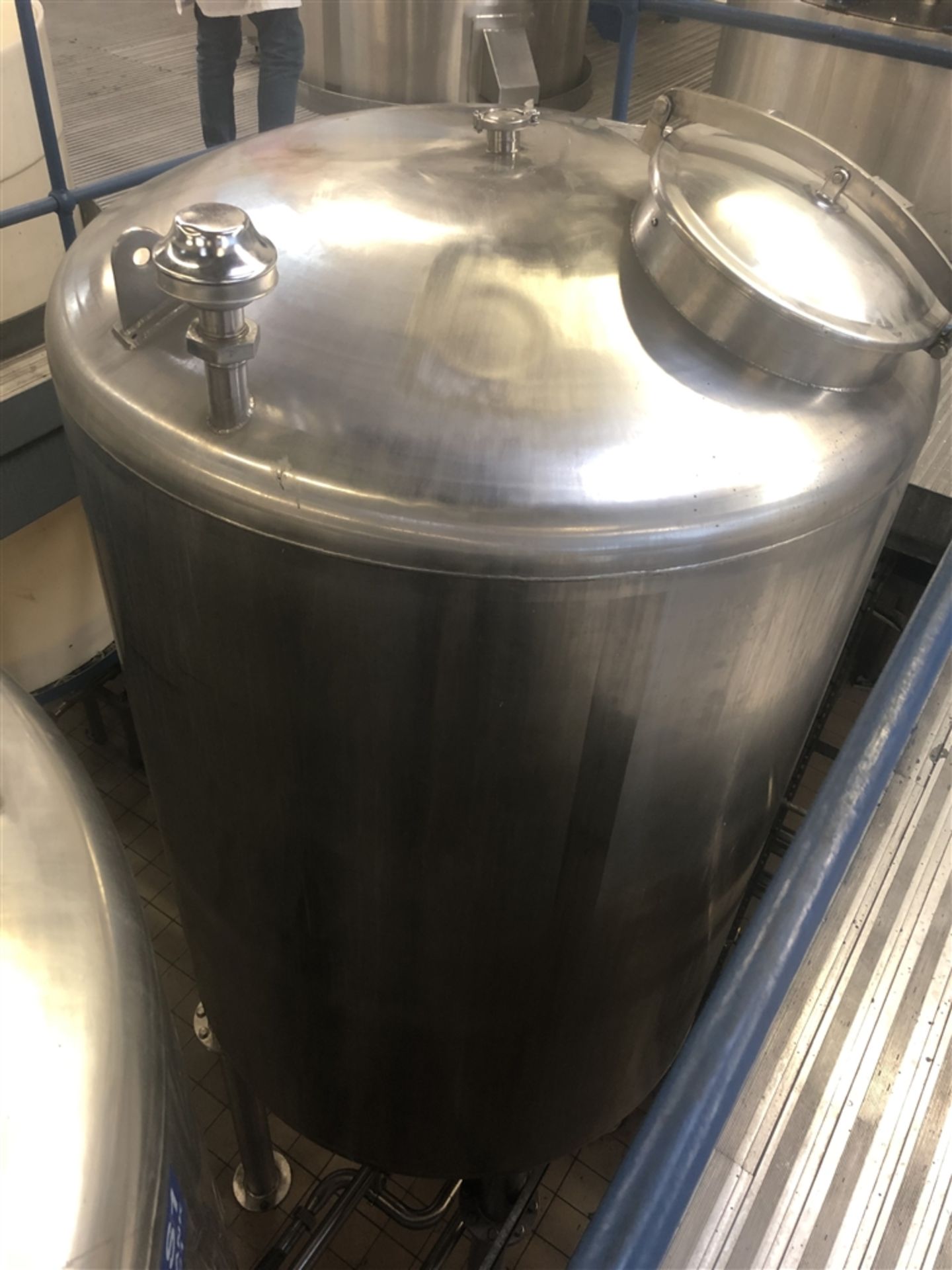 Websters 2500 Litre stainless steel cylindrical st - Image 2 of 4