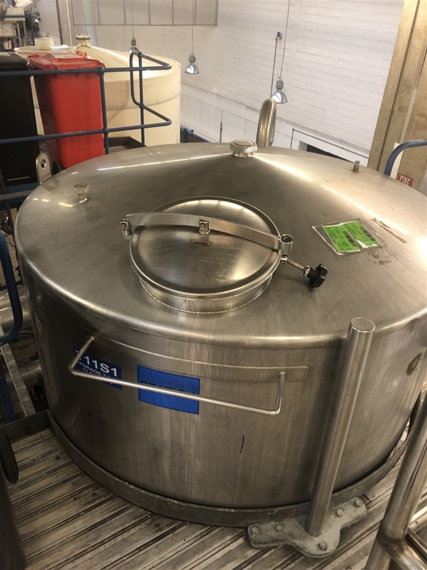 10,000 Litre stainless steel holding tank - Image 2 of 4