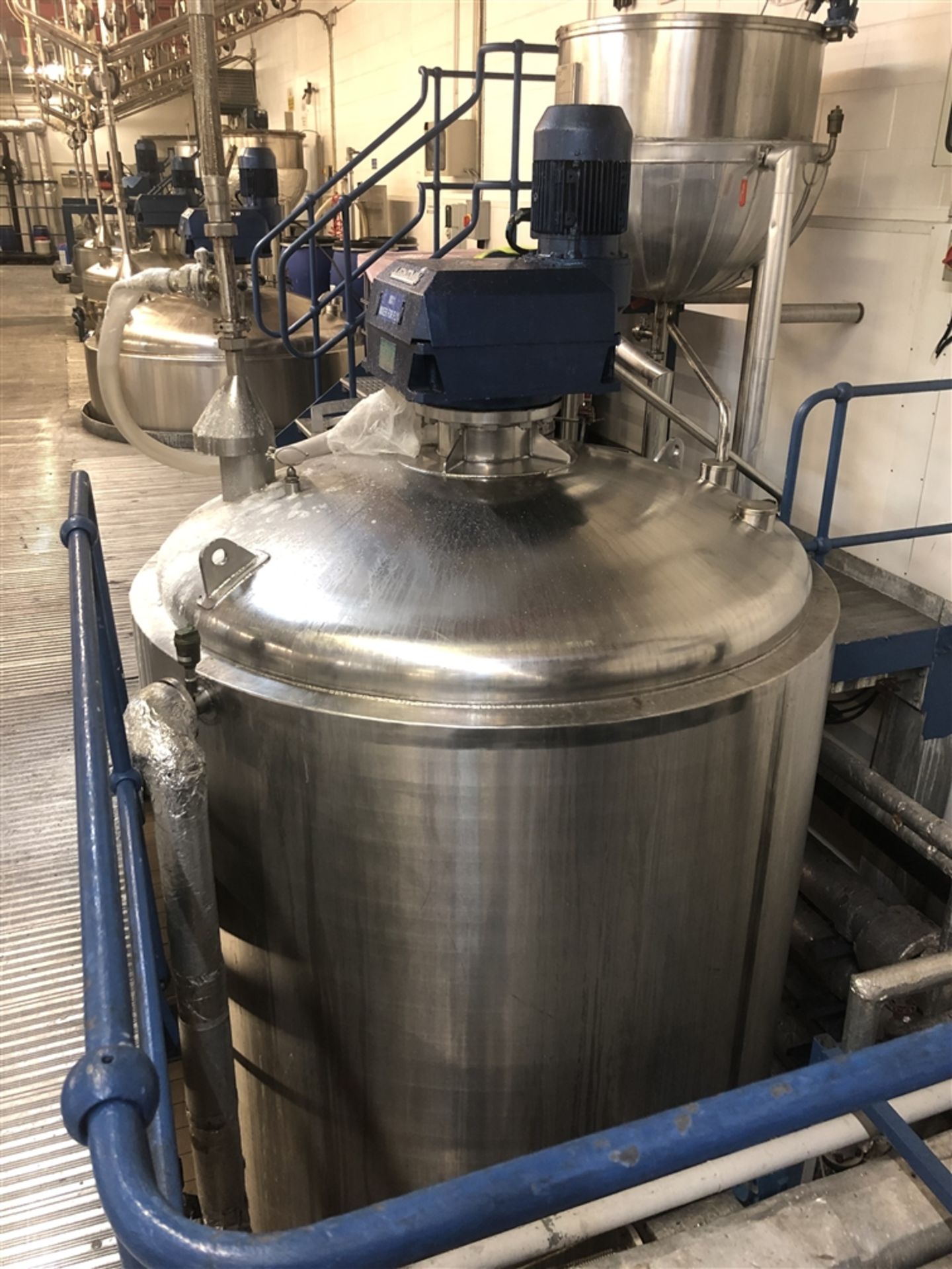 Websters 5000 Litre jacketed mixing vessel with Li - Image 2 of 6
