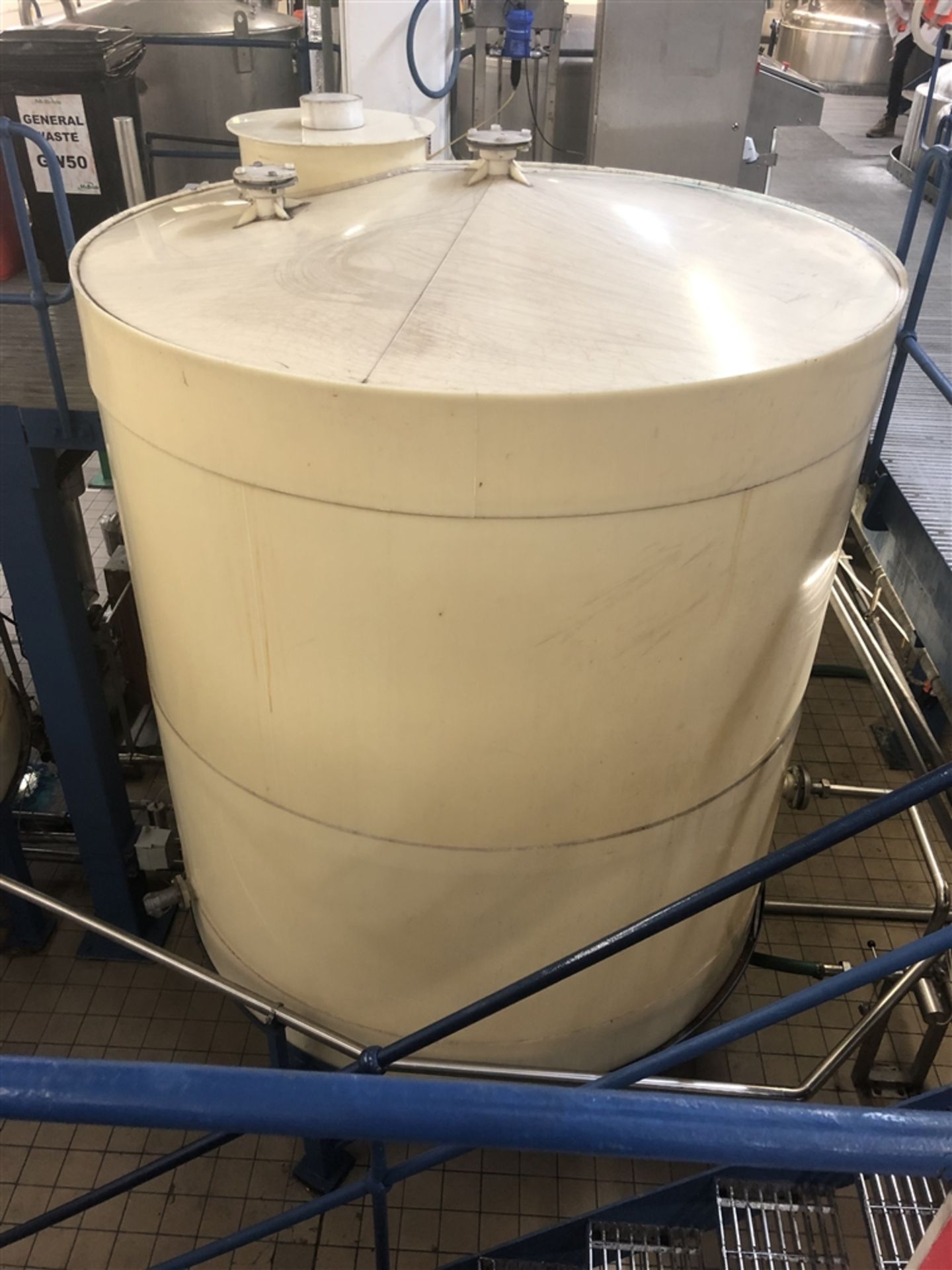 5000 Litre plastic cylindrical storage tank