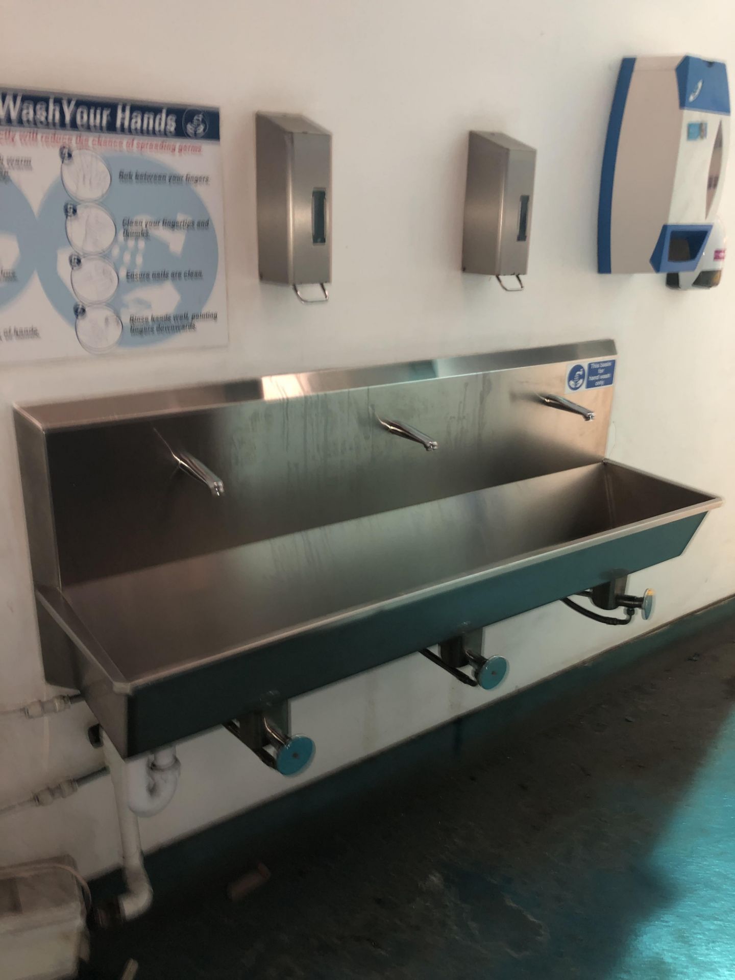 Stainless steel triple station knee operated sink