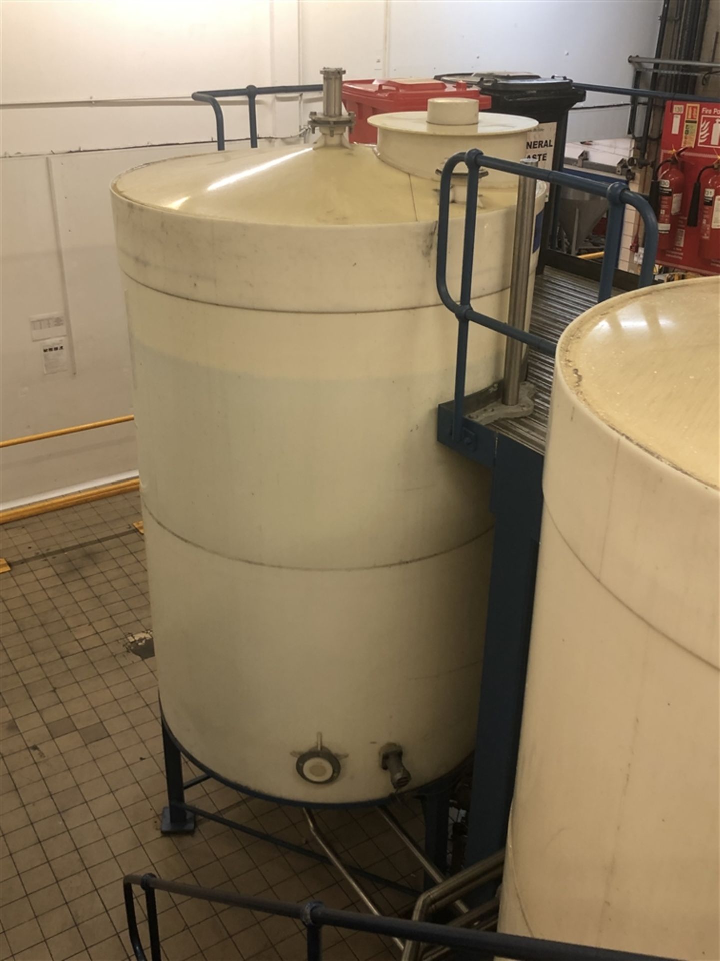 5000 Litre plastic cylindrical storage tank