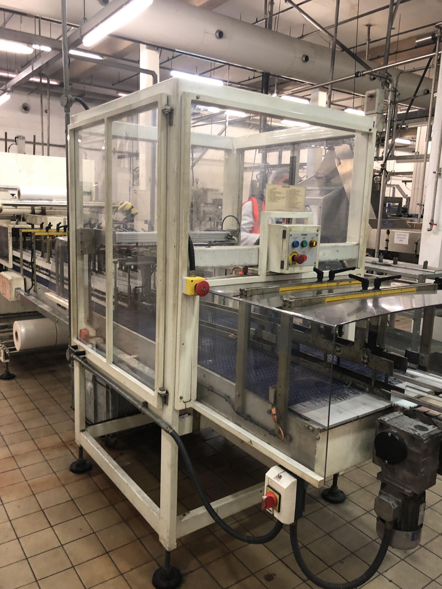 Europack twin lane side feed auto shrinkwrapper *Y - Image 4 of 12