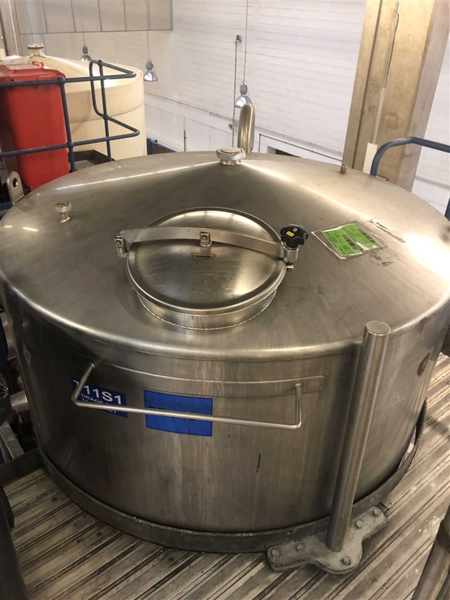 10,000 Litre stainless steel holding tank