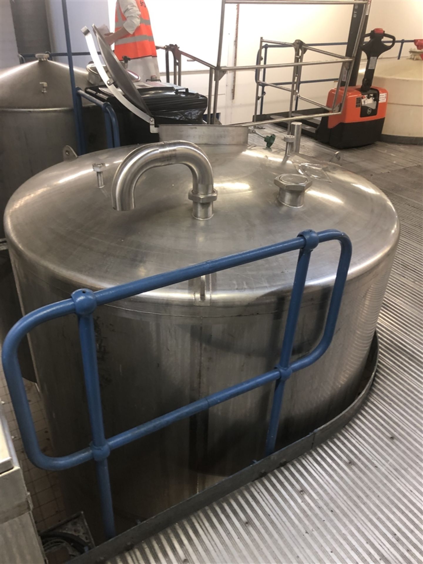 10,000 Litre stainless steel holding tank - Image 2 of 4