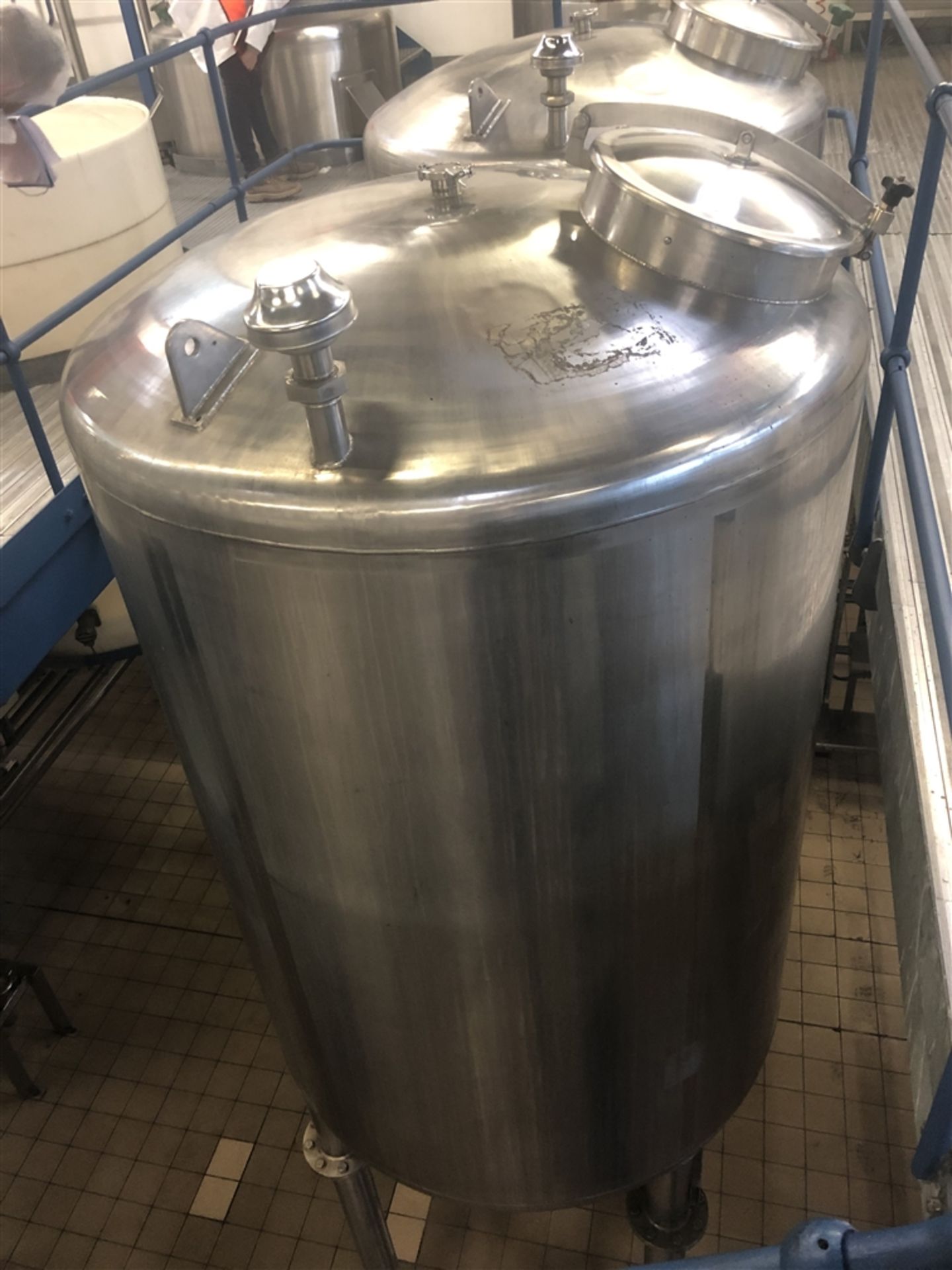 Websters 2500 Litre stainless steel cylindrical st - Image 2 of 4